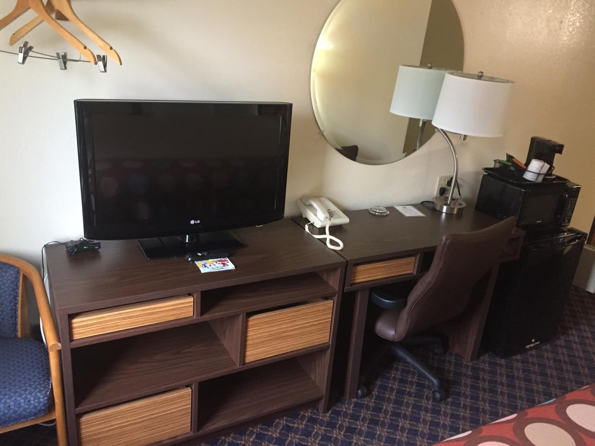 Super 8 by Wyndham College Station gallery photo in College Station, TX — image 53