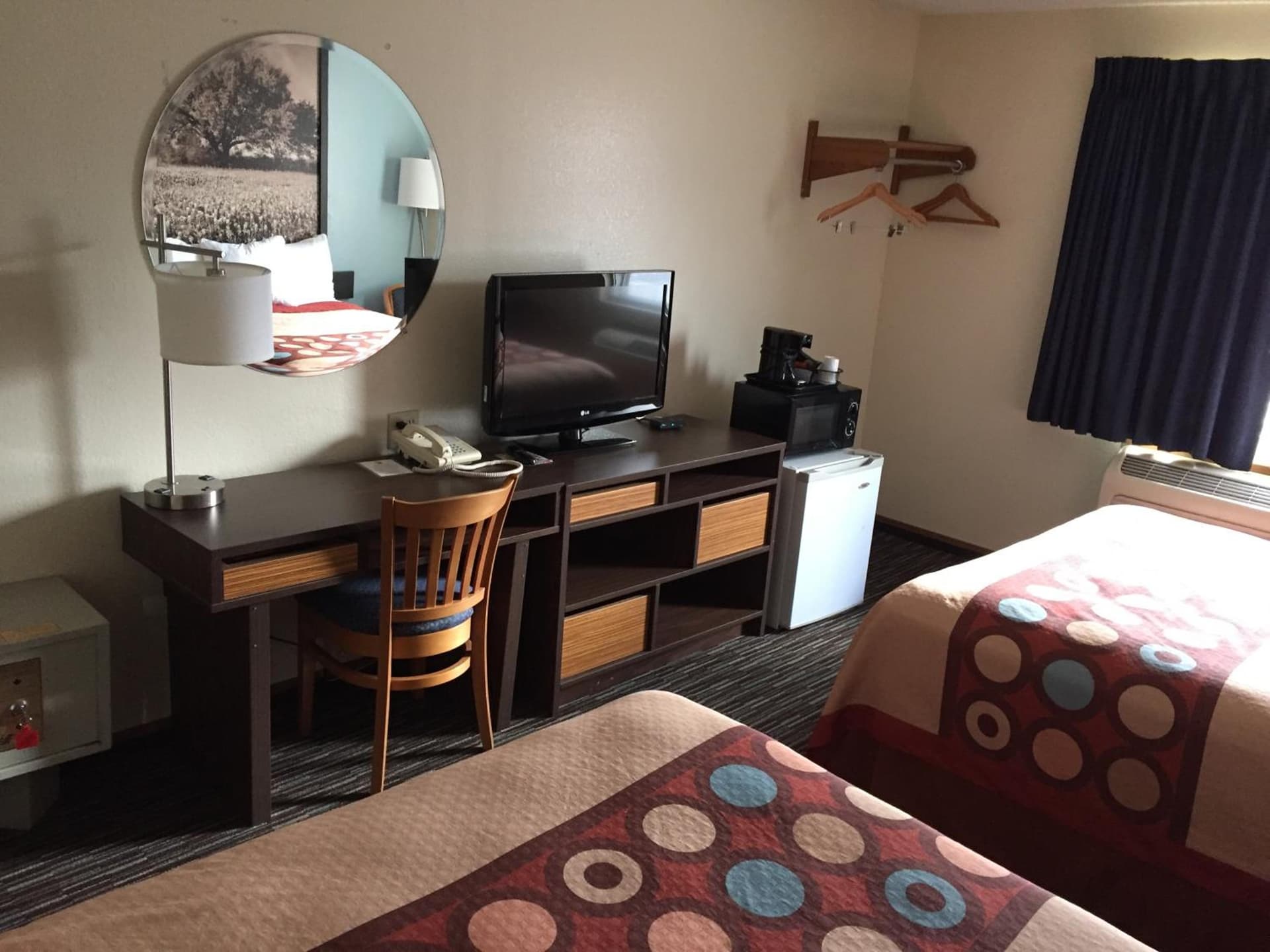 Super 8 by Wyndham College Station gallery photo in College Station, TX — image 32