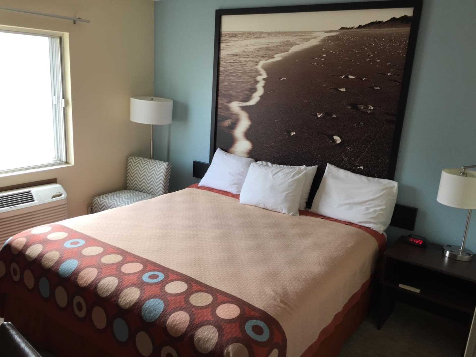 Super 8 by Wyndham College Station gallery photo in College Station, TX — image 42