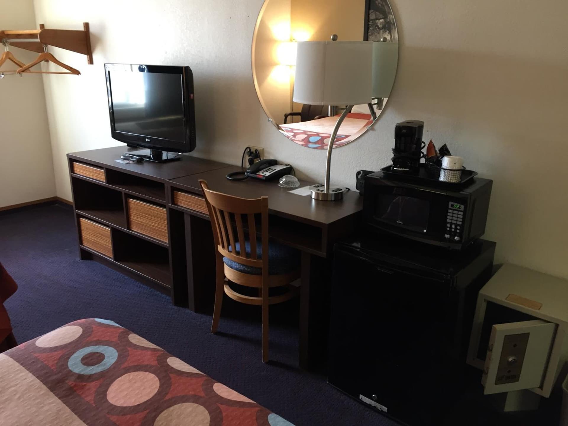 Super 8 by Wyndham College Station gallery photo in College Station, TX — image 6