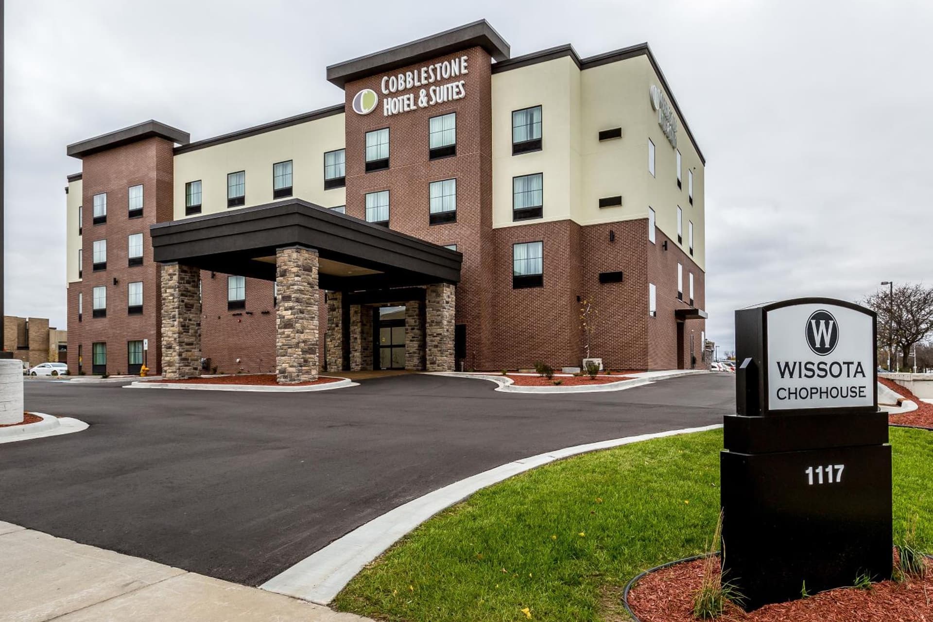 Cobblestone Hotel & Suites - Stevens Point interior in Stevens Point, WI — gallery photo 2