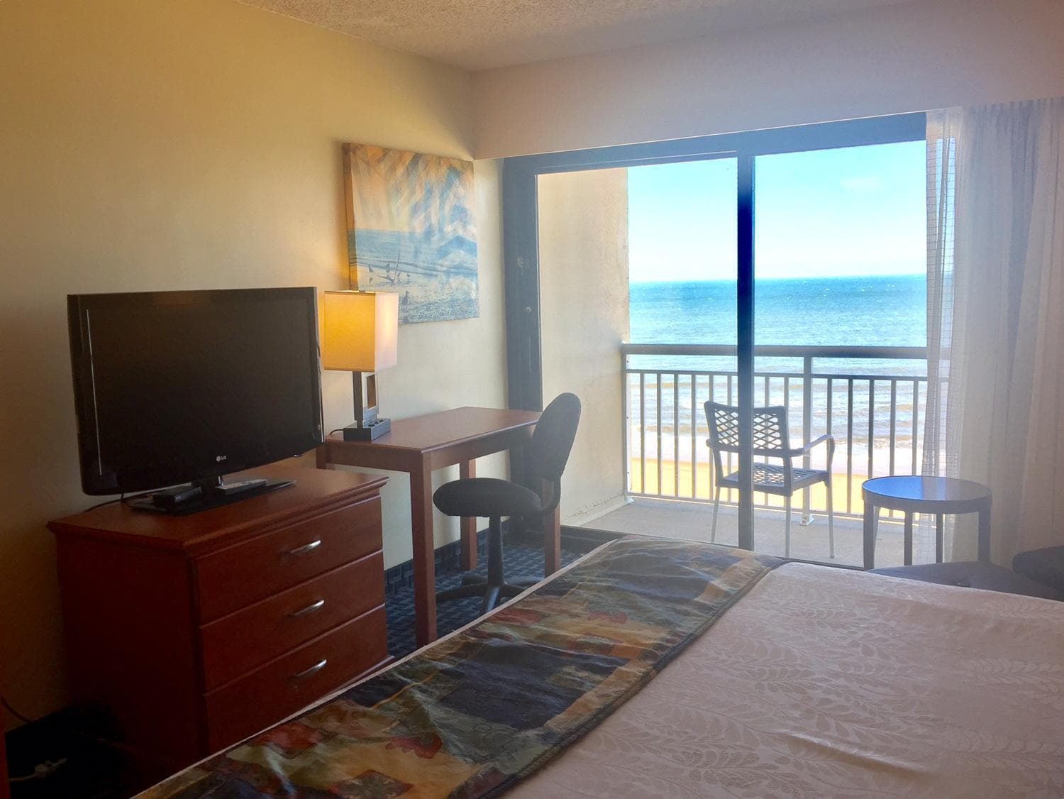 Ramada Plaza by Wyndham Virginia Beach Oceanfront gallery photo in Virginia Beach, VA — image 17