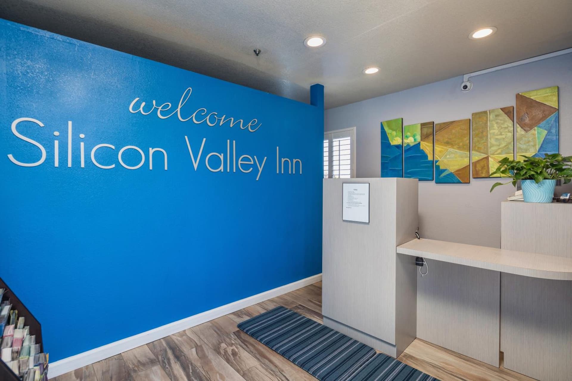Silicon Valley Inn interior in Belmont, CA — gallery photo 2