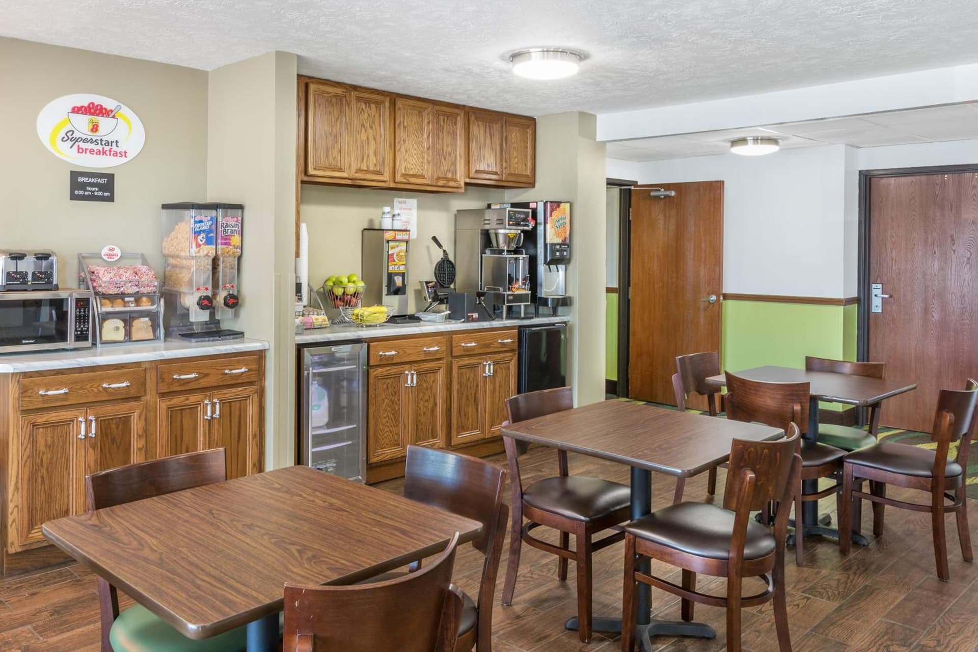 Super 8 by Wyndham North Sioux City property views in North Sioux City, SD — gallery photo 3