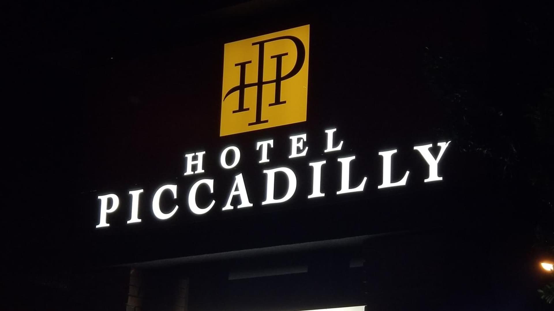 Hotel Piccadilly gallery photo in Fresno, CA — image 24