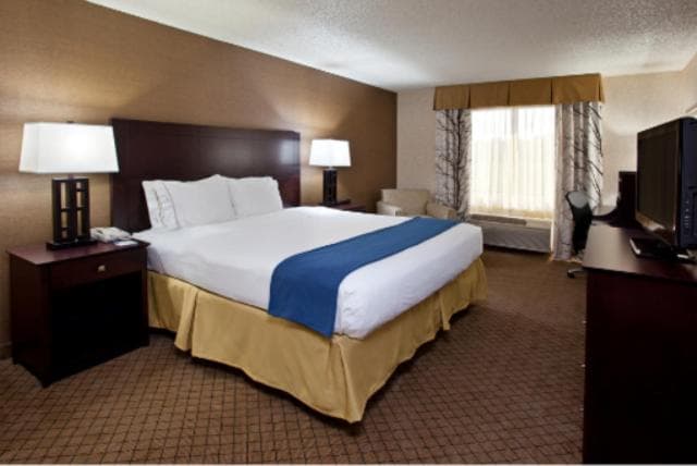 Holiday Inn Express Grove City - Premium Outlet Mall by IHG interior in Grove City, PA — gallery photo 2