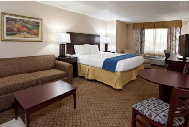 Holiday Inn Express Grove City - Premium Outlet Mall by IHG property views in Grove City, PA — gallery photo 3