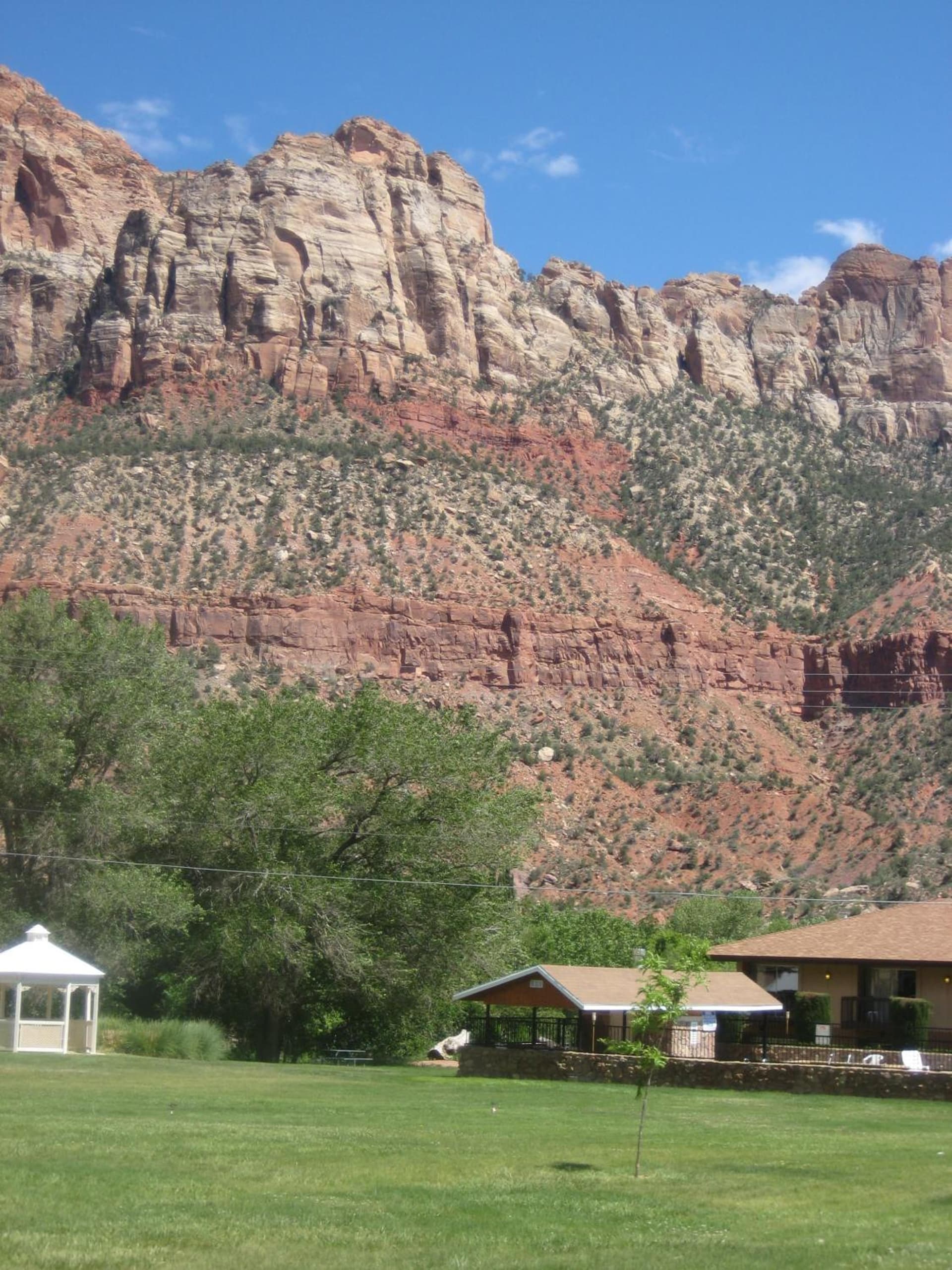 Bumbleberry Inn gallery photo in Springdale, UT — image 94