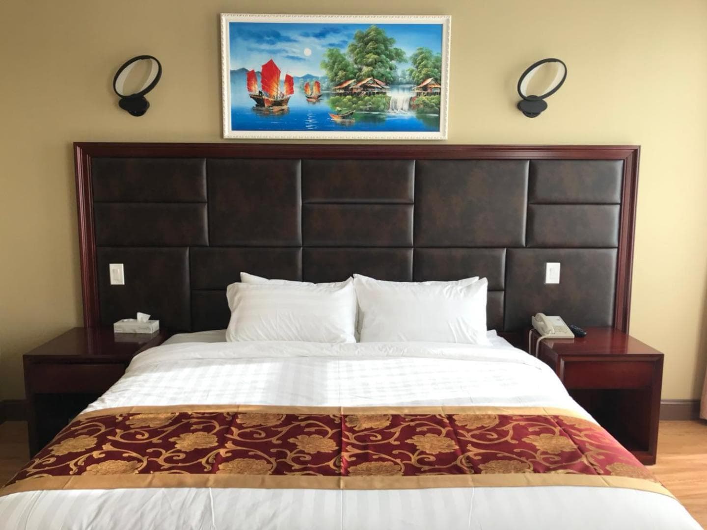 The Queens Hotel gallery photo in Queens, NY — image 23