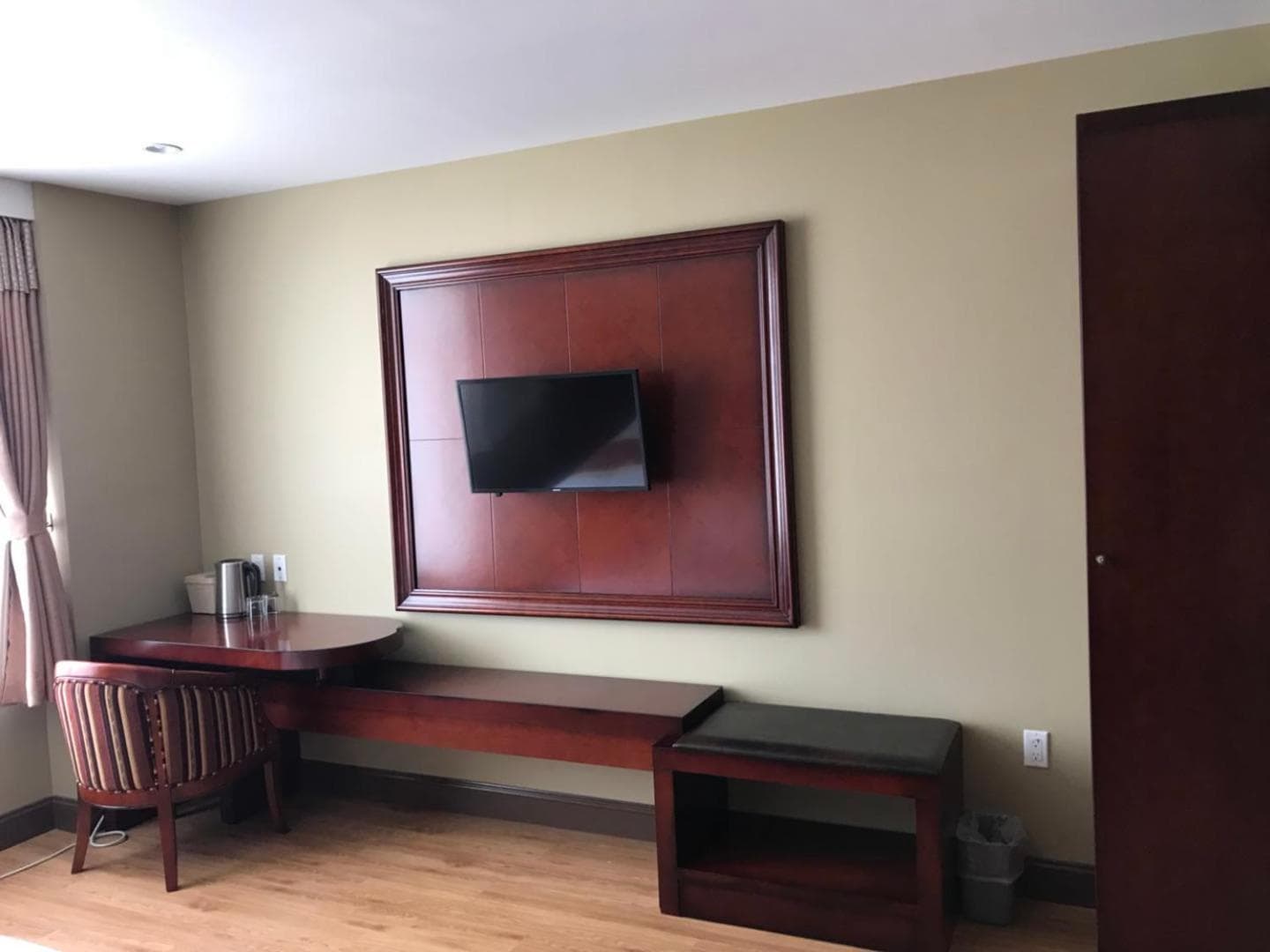 The Queens Hotel gallery photo in Queens, NY — image 32