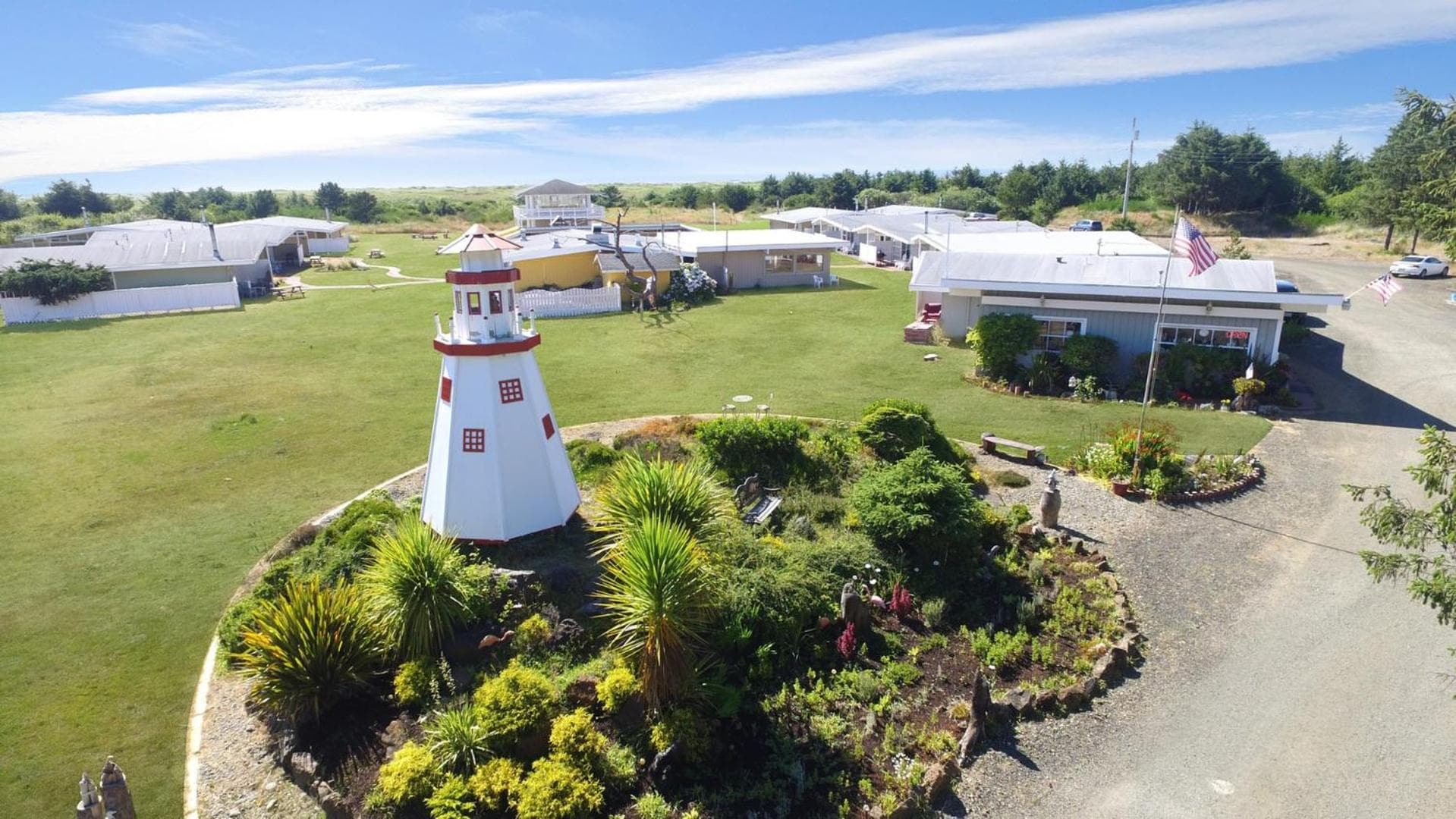 Beachwood Condos & Resort featured exterior or lobby in Copalis Beach, WA — similar hotel