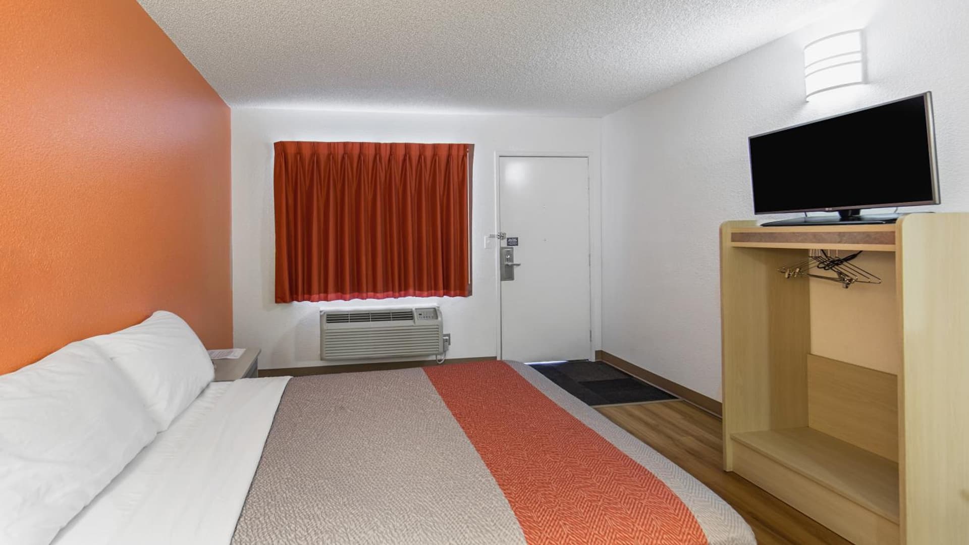 Motel 6-Medford, OR - North interior in Medford, OR — gallery photo 2