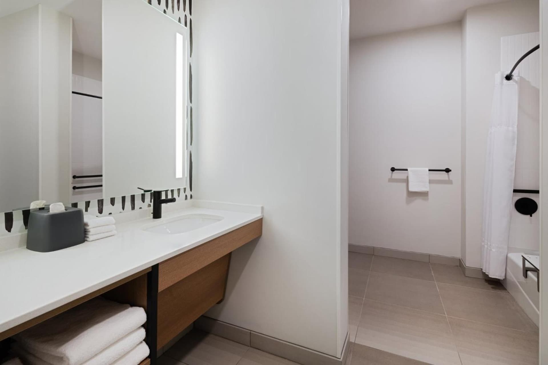 Atwell Suites Kansas City Airport by IHG gallery photo in Kansas City, KS — image 32
