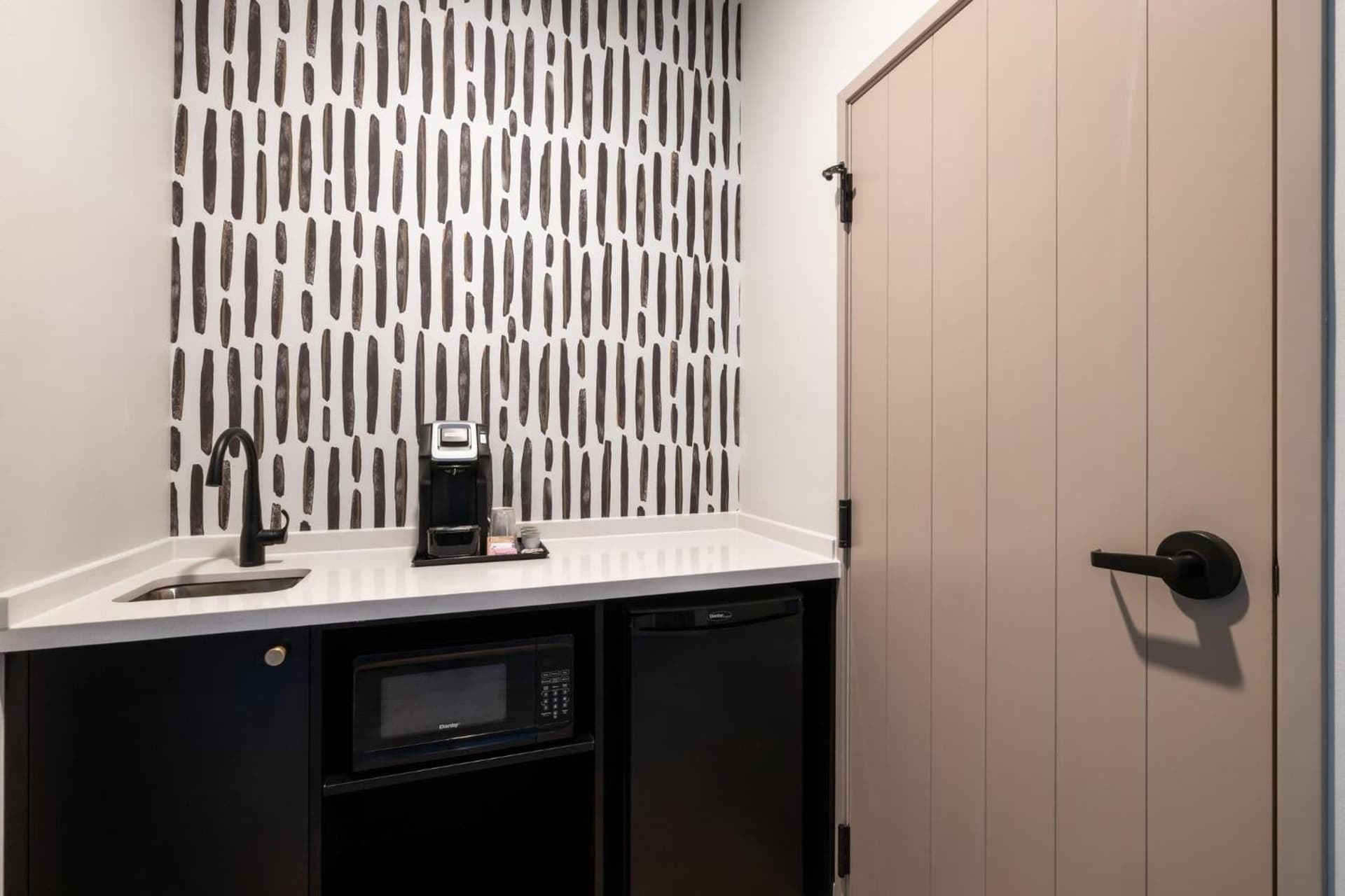 Atwell Suites Kansas City Airport by IHG gallery photo in Kansas City, KS — image 21