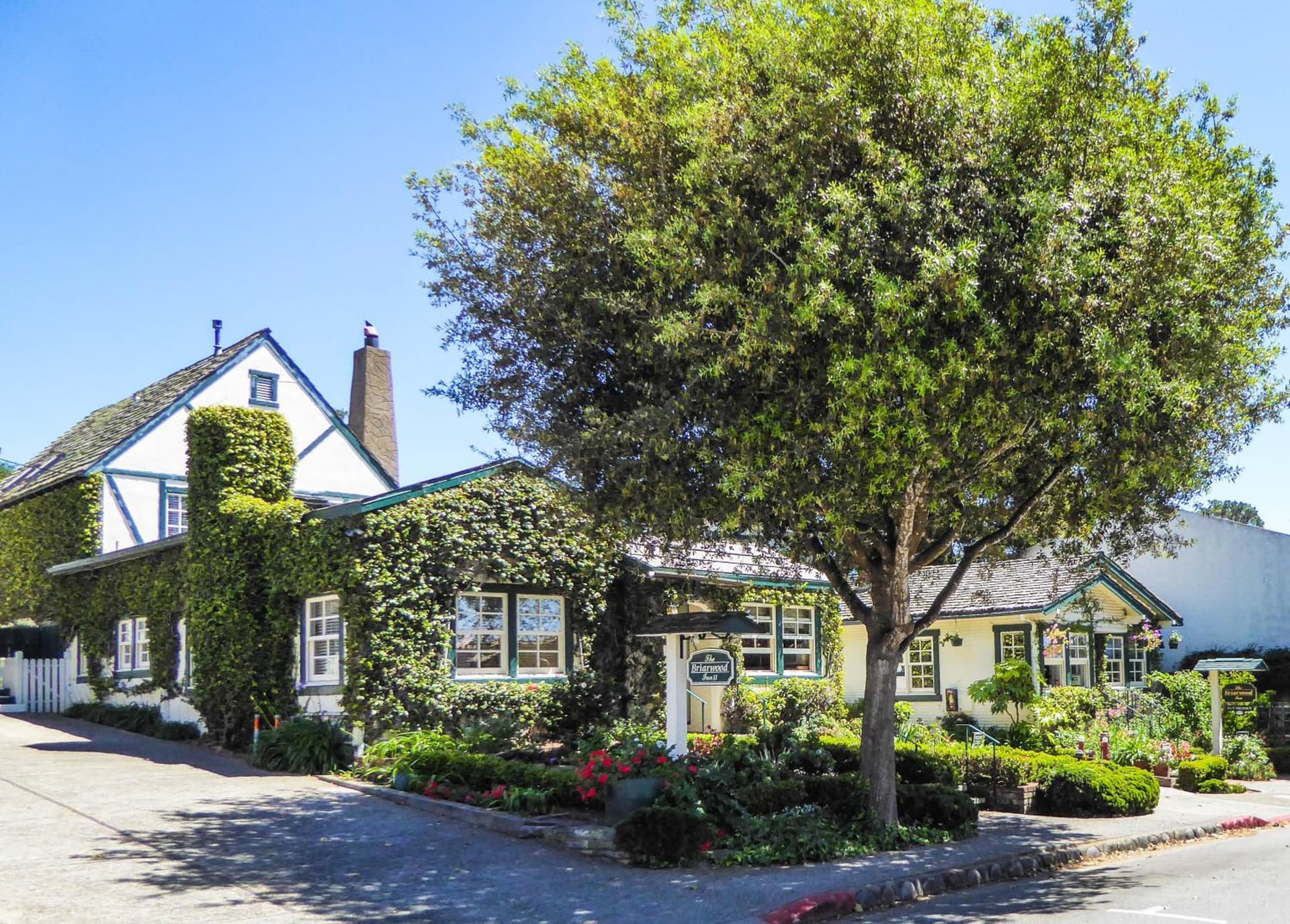 Briarwood Inn interior in Carmel, CA — gallery photo 2