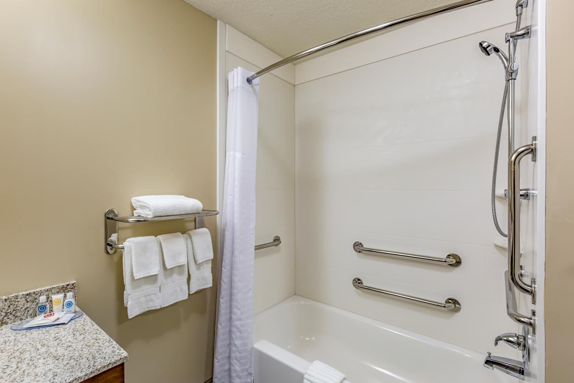 Comfort Inn Altoona-Des Moines gallery photo in Altoona, IA — image 7