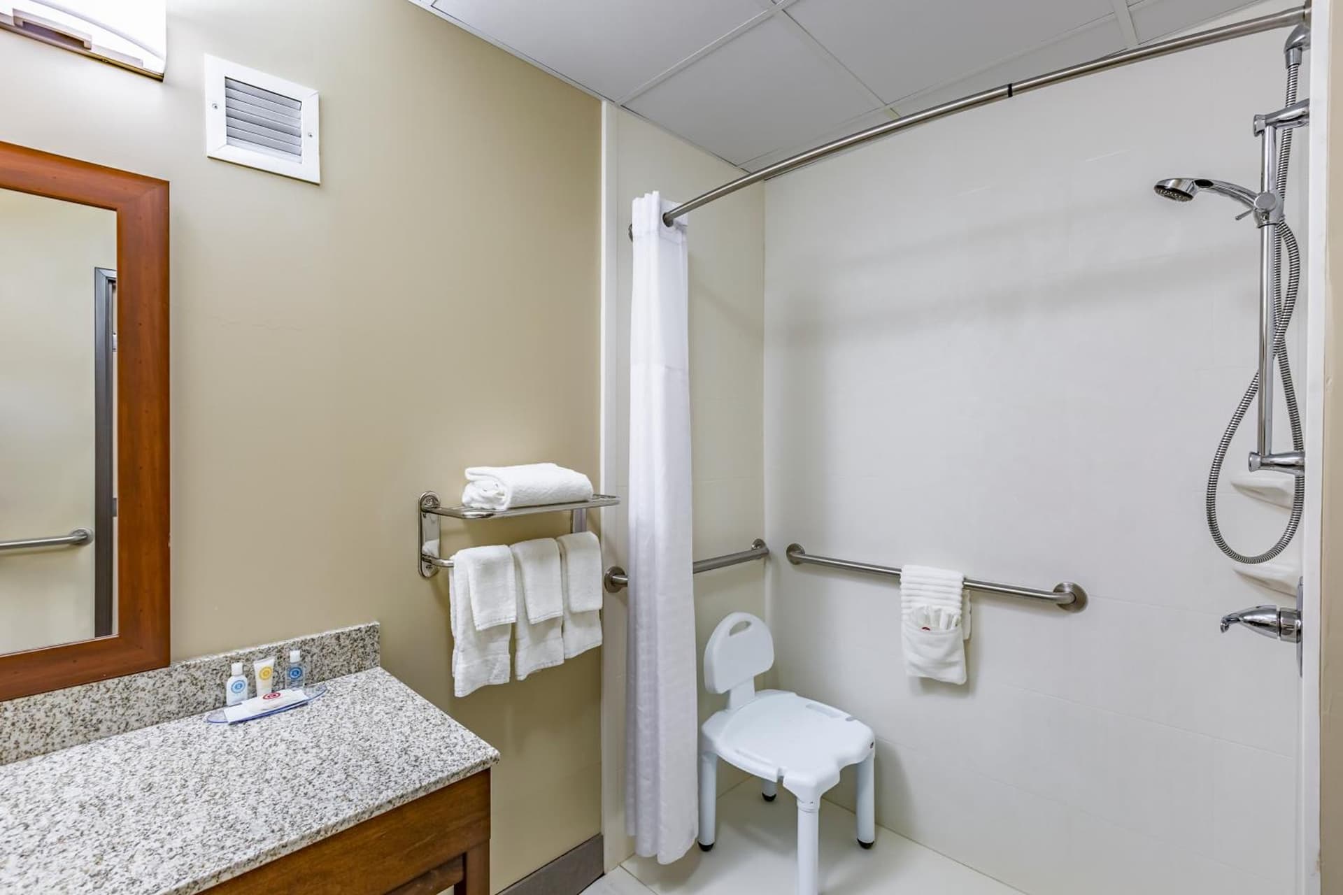 Comfort Inn Altoona-Des Moines gallery photo in Altoona, IA — image 23