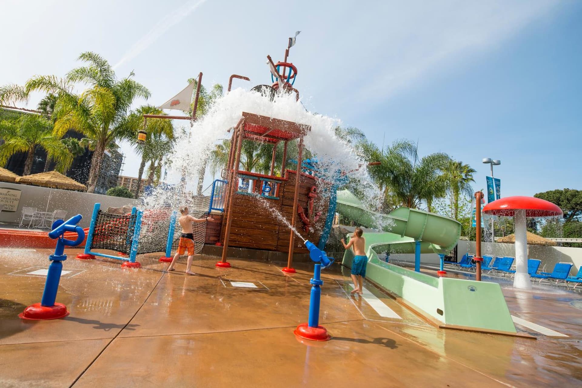 Howard Johnson by Wyndham Anaheim Hotel and Water Playground gallery photo in Anaheim, CA — image 157