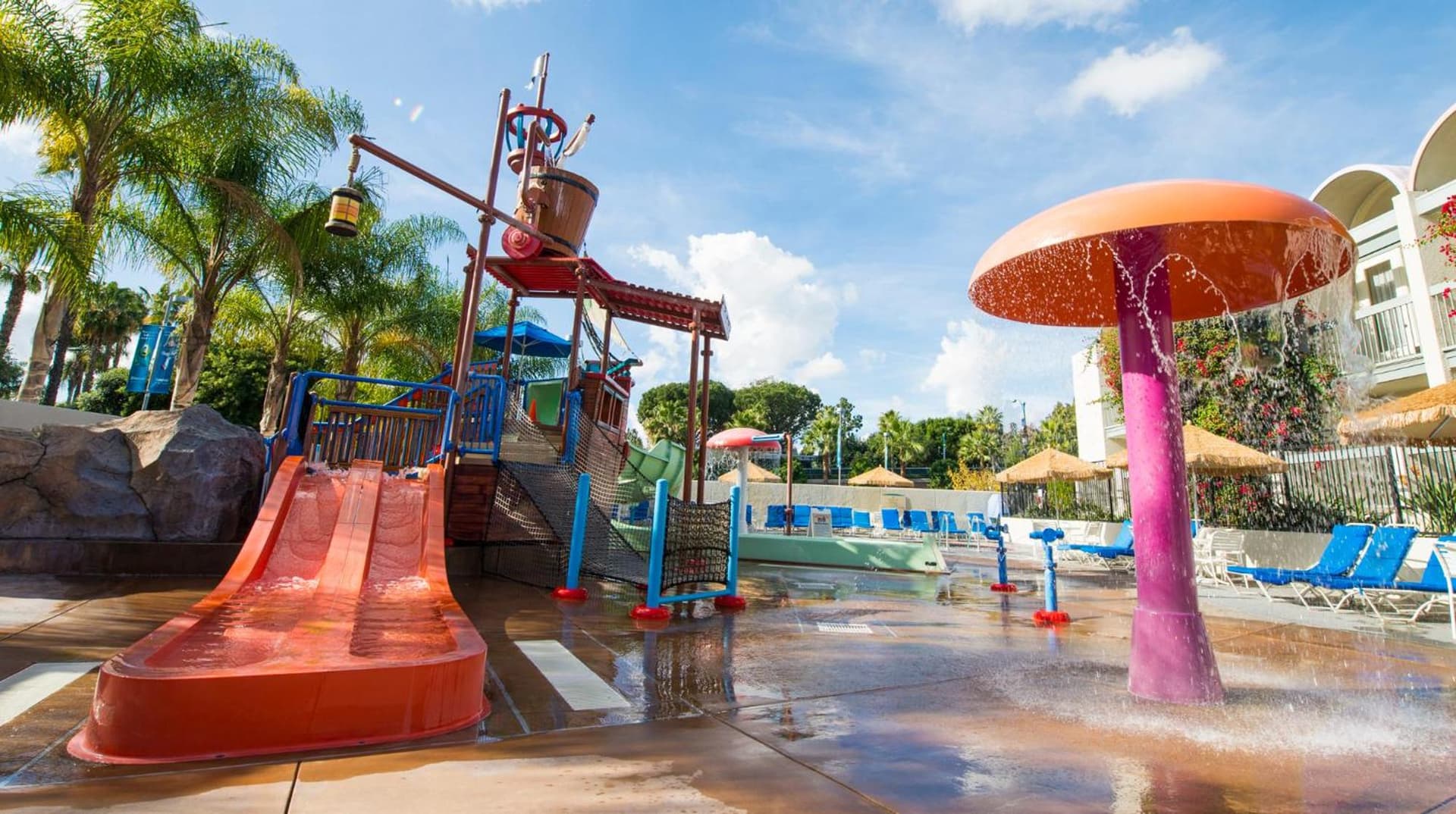 Howard Johnson by Wyndham Anaheim Hotel and Water Playground gallery photo in Anaheim, CA — image 145