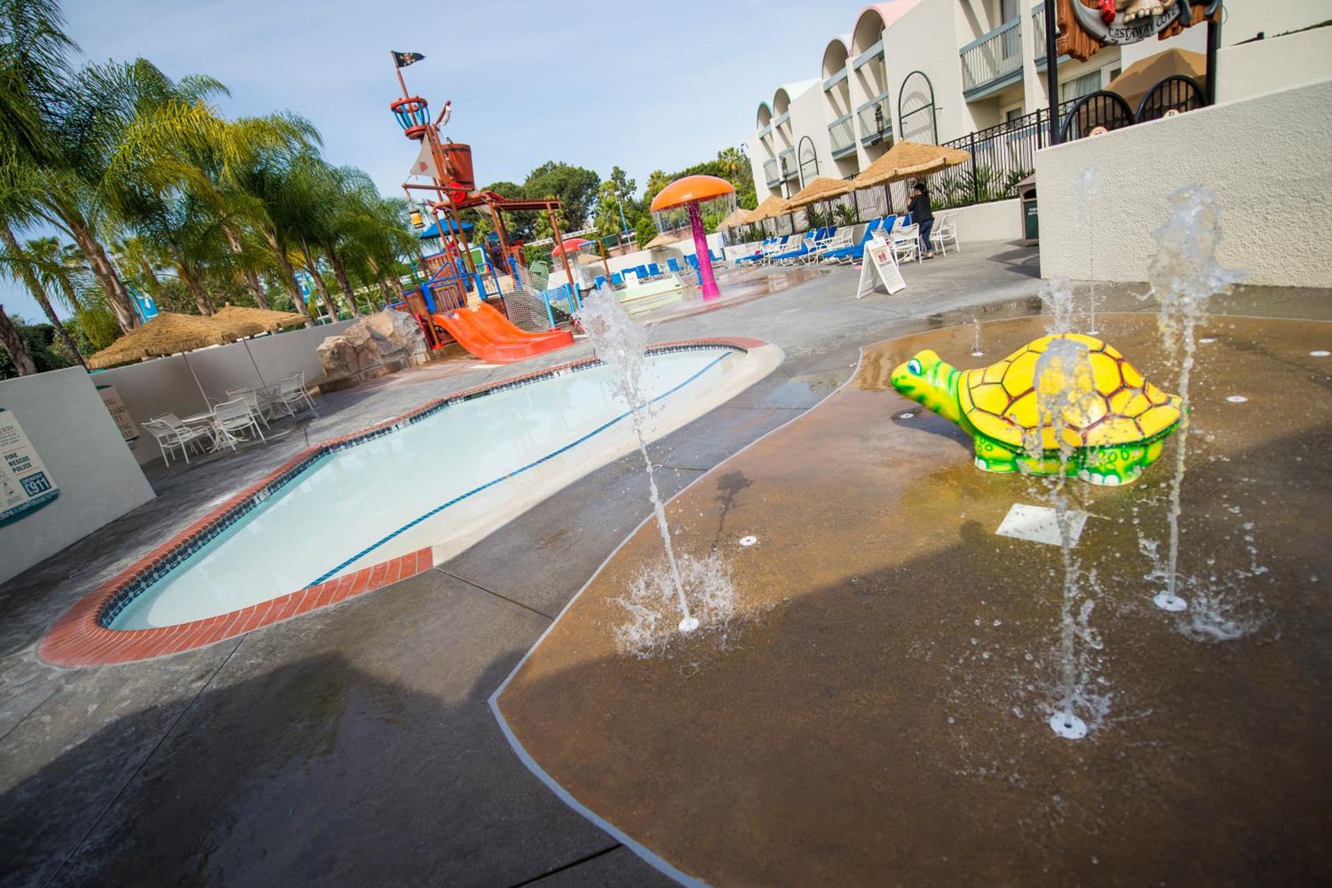 Howard Johnson by Wyndham Anaheim Hotel and Water Playground gallery photo in Anaheim, CA — image 148