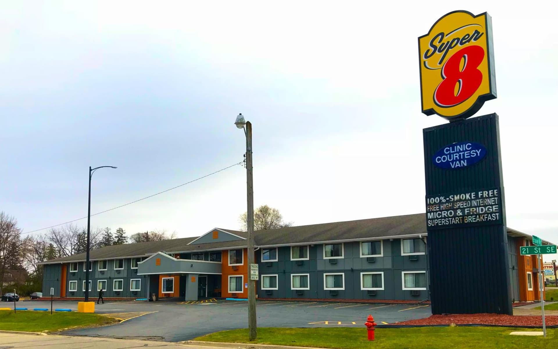 Super 8 by Wyndham Rochester Mayo Clinic Area gallery photo in Rochester, MN — image 39