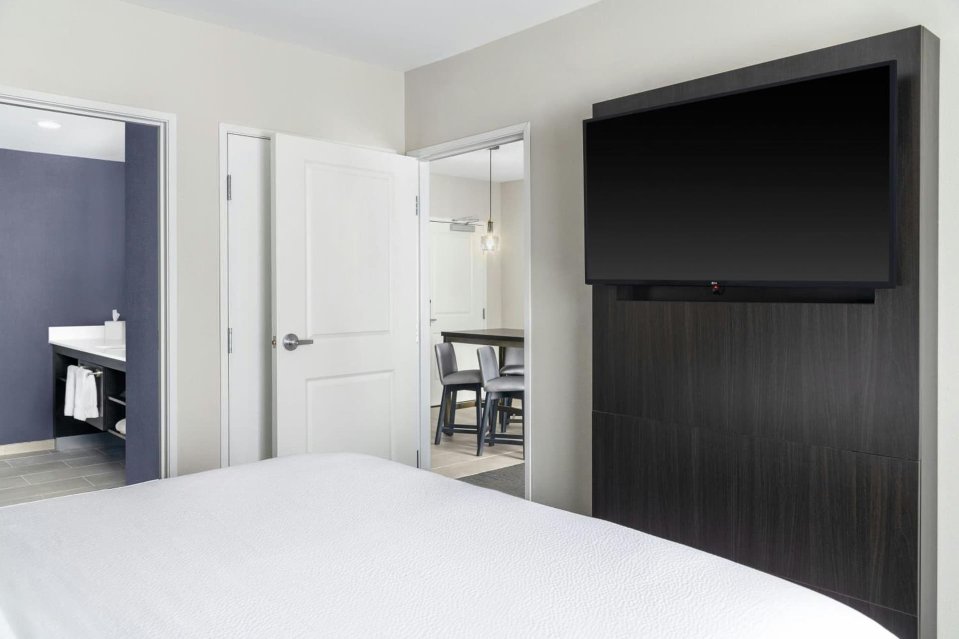 Residence Inn by Marriott Detroit Dearborn gallery photo in Dearborn, MI — image 15