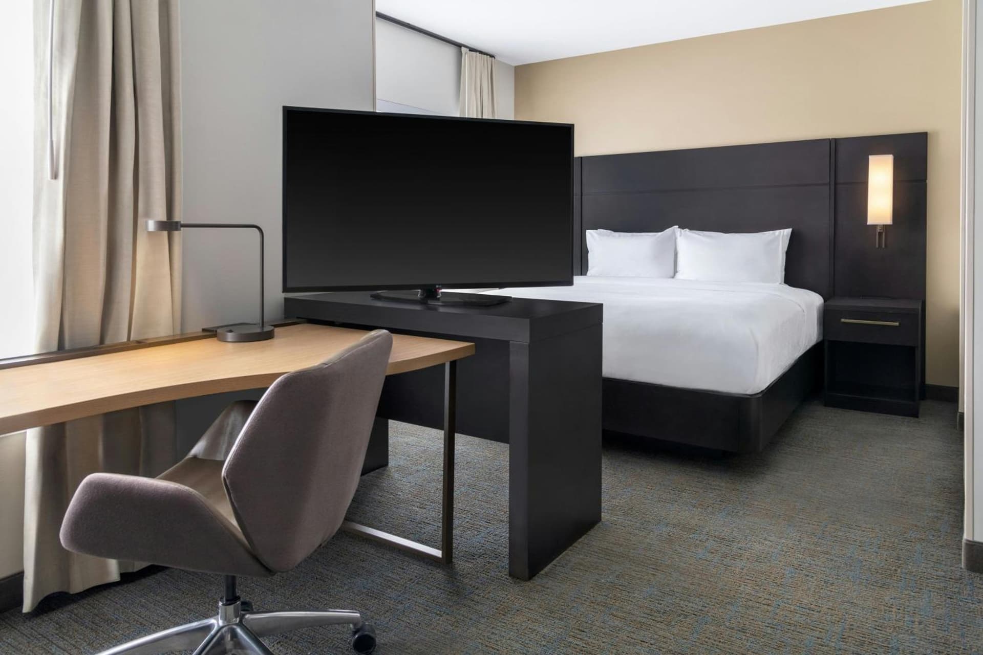 Residence Inn by Marriott Detroit Dearborn gallery photo in Dearborn, MI — image 12