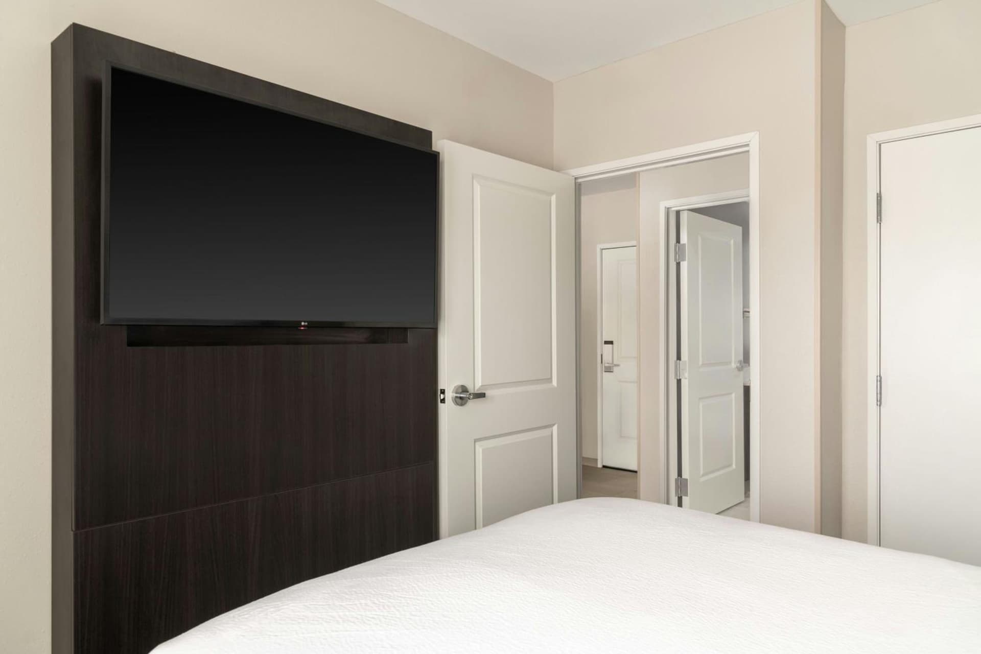 Residence Inn by Marriott Detroit Dearborn gallery photo in Dearborn, MI — image 14
