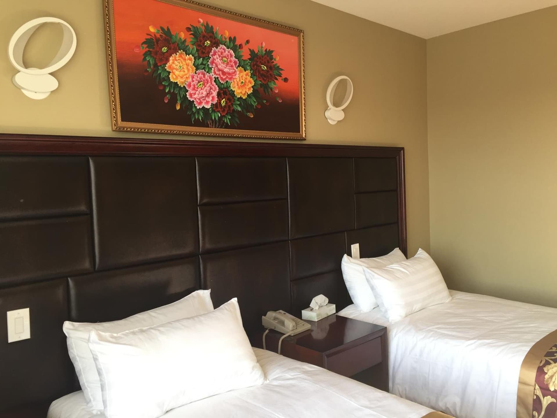 The Queens Hotel gallery photo in Queens, NY — image 36