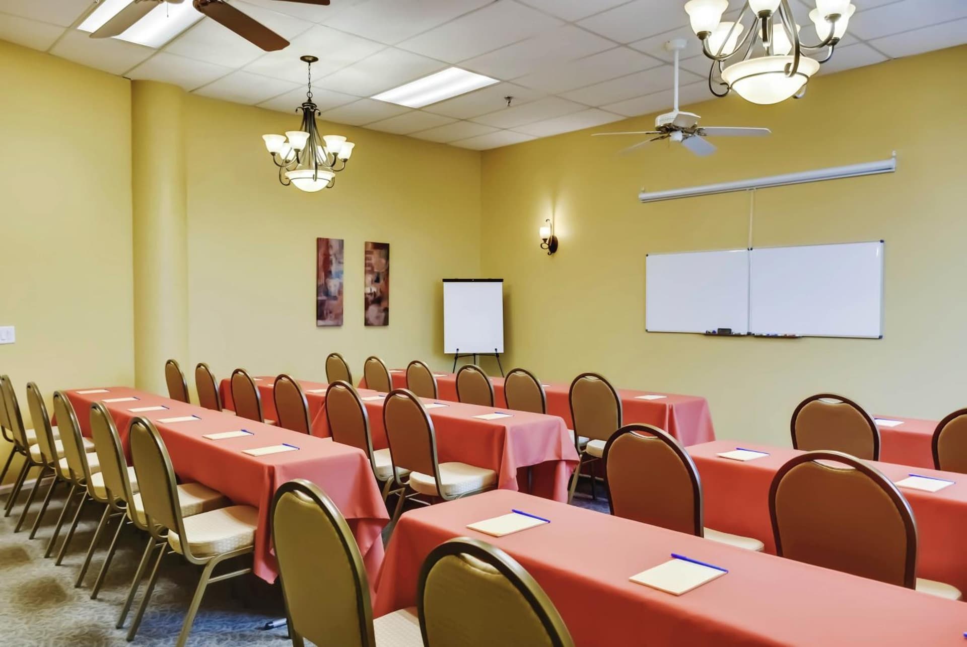 Forest Villas Hotel gallery photo in Prescott, AZ — image 28