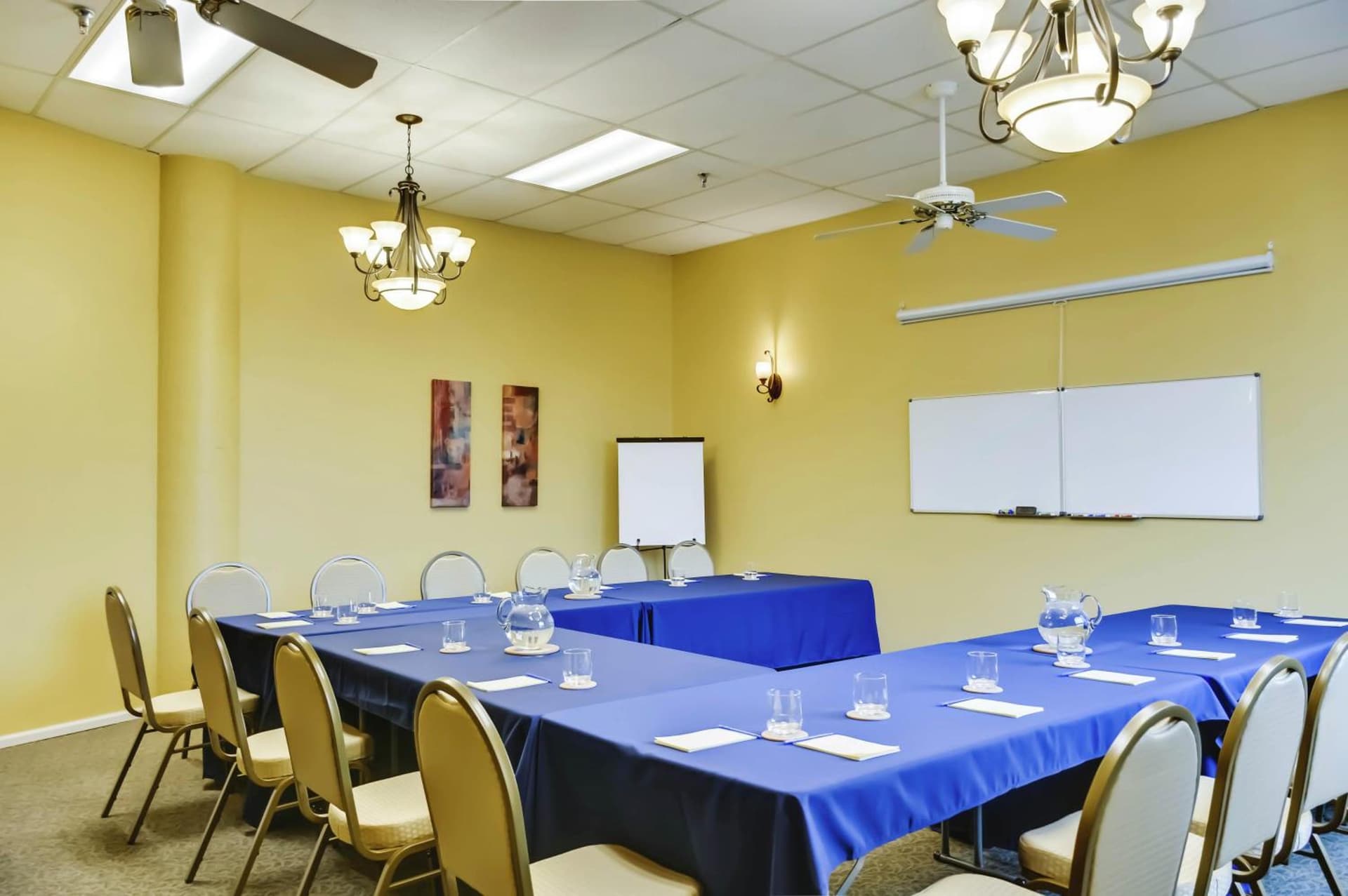 Forest Villas Hotel gallery photo in Prescott, AZ — image 228