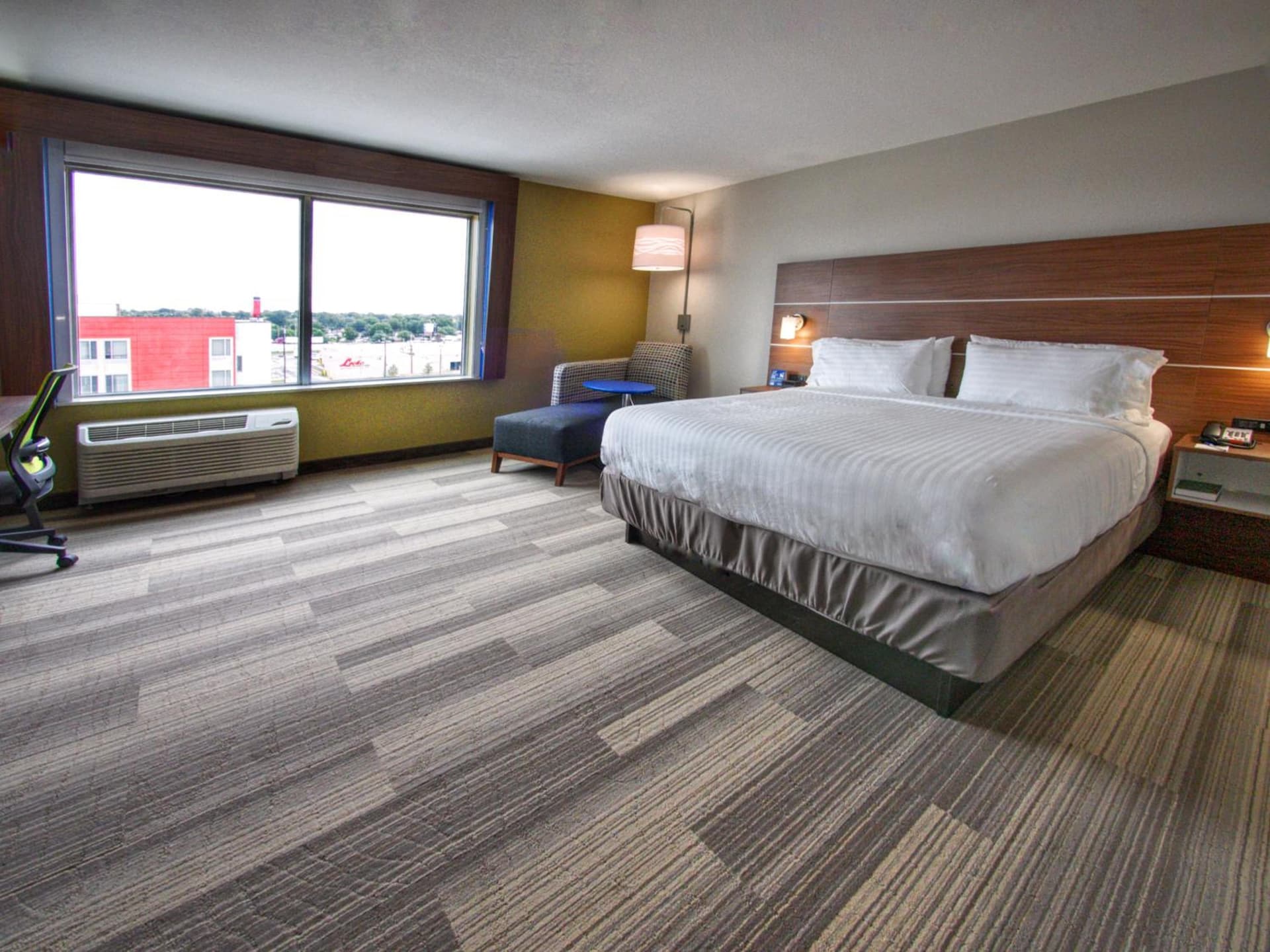 Holiday Inn Express & Suites Moore by IHG gallery photo in Moore, OK — image 9