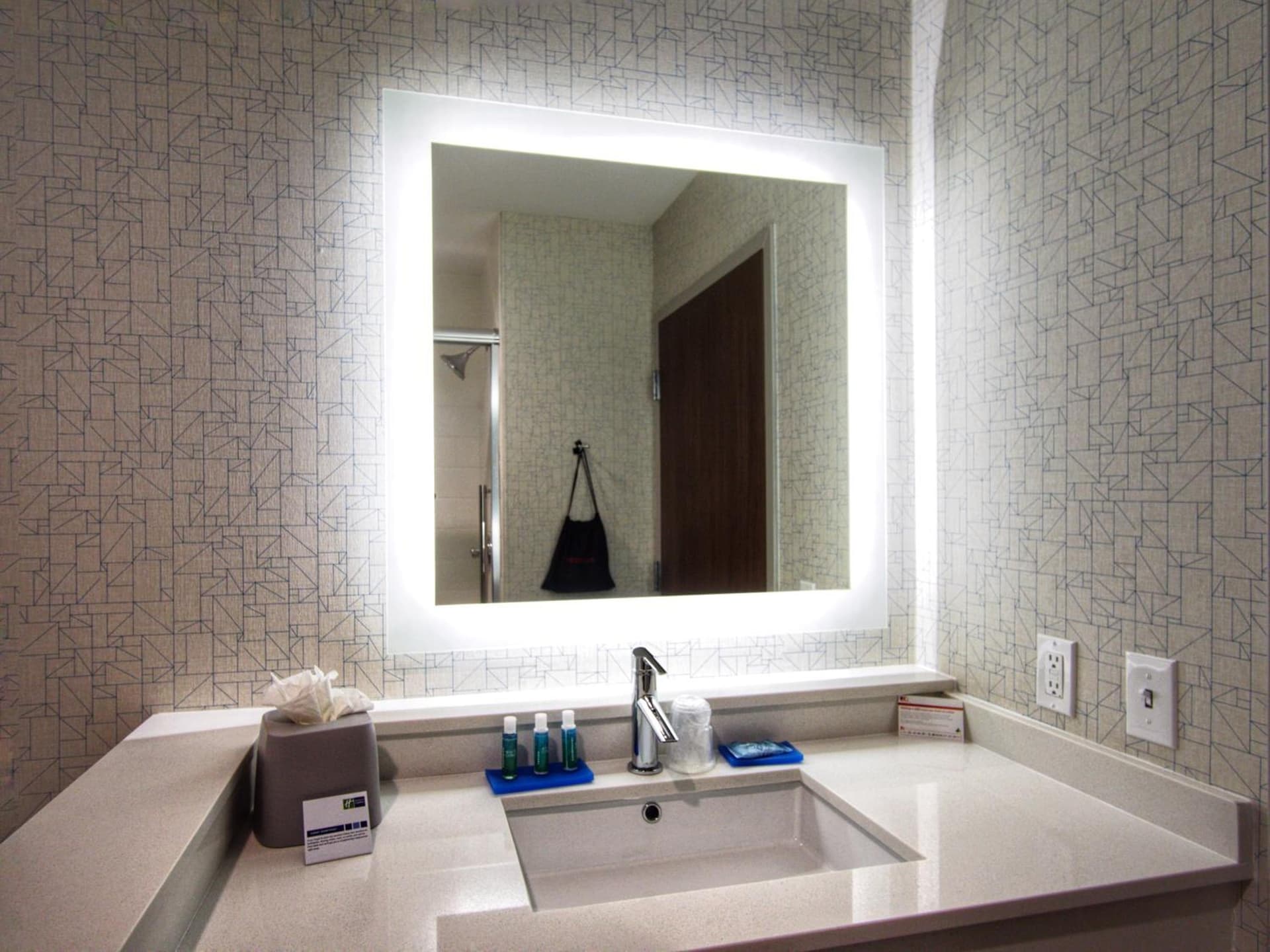 Holiday Inn Express & Suites Moore by IHG gallery photo in Moore, OK — image 59