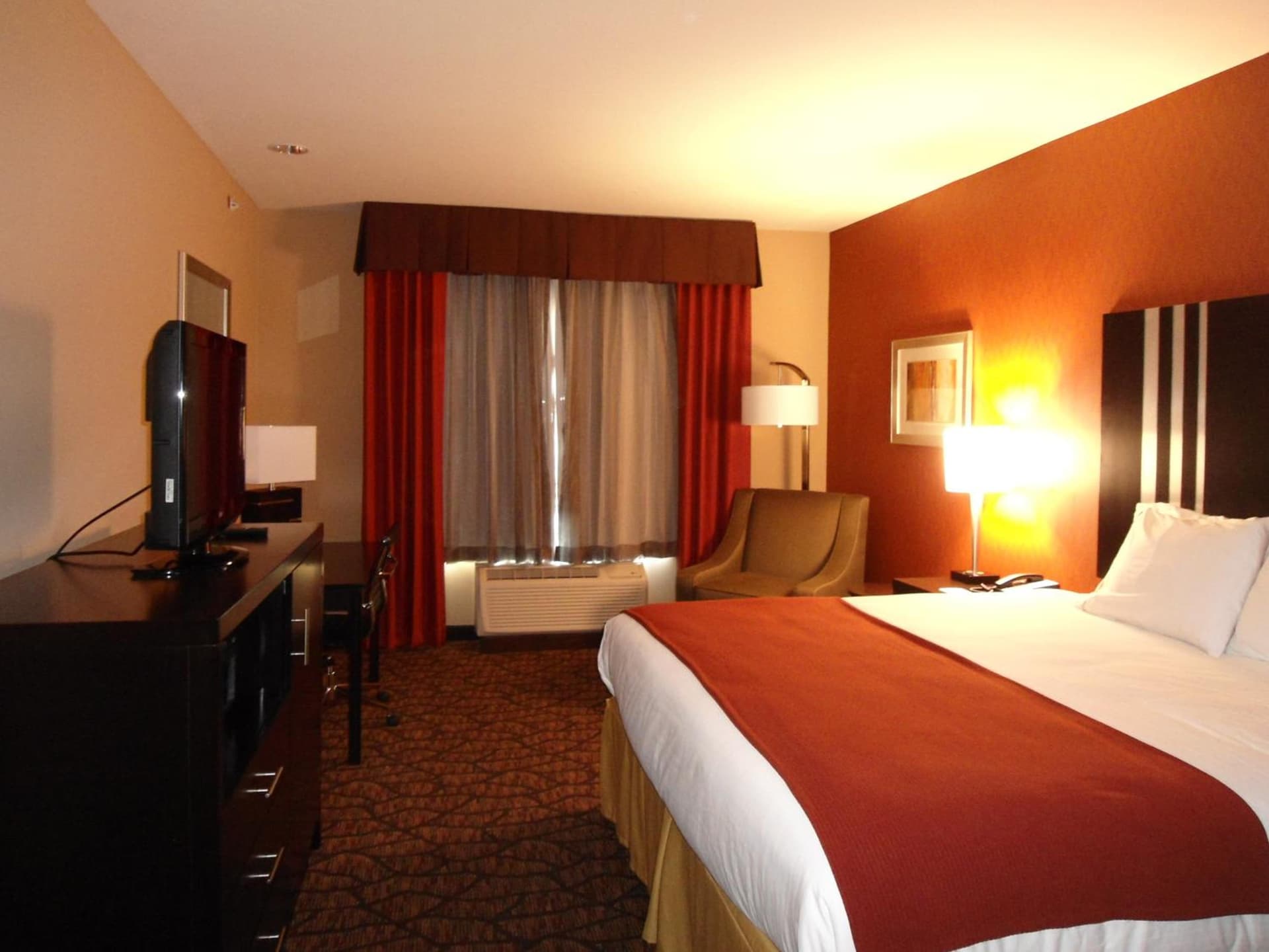 Holiday Inn Express and Suites Alpine by IHG interior in Alpine, TX — gallery photo 2