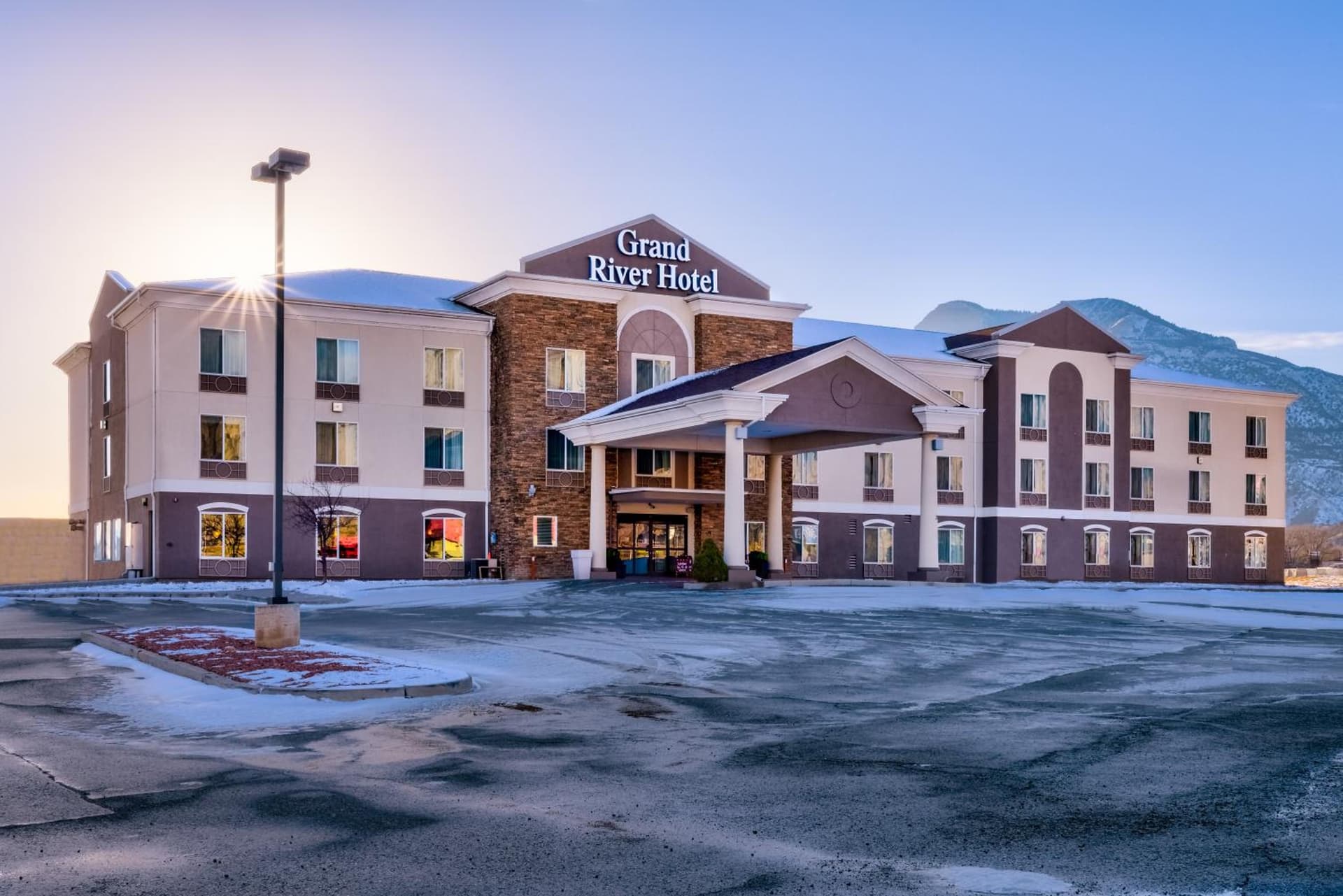 Grand River Hotel — hotel in Parachute, Colorado
