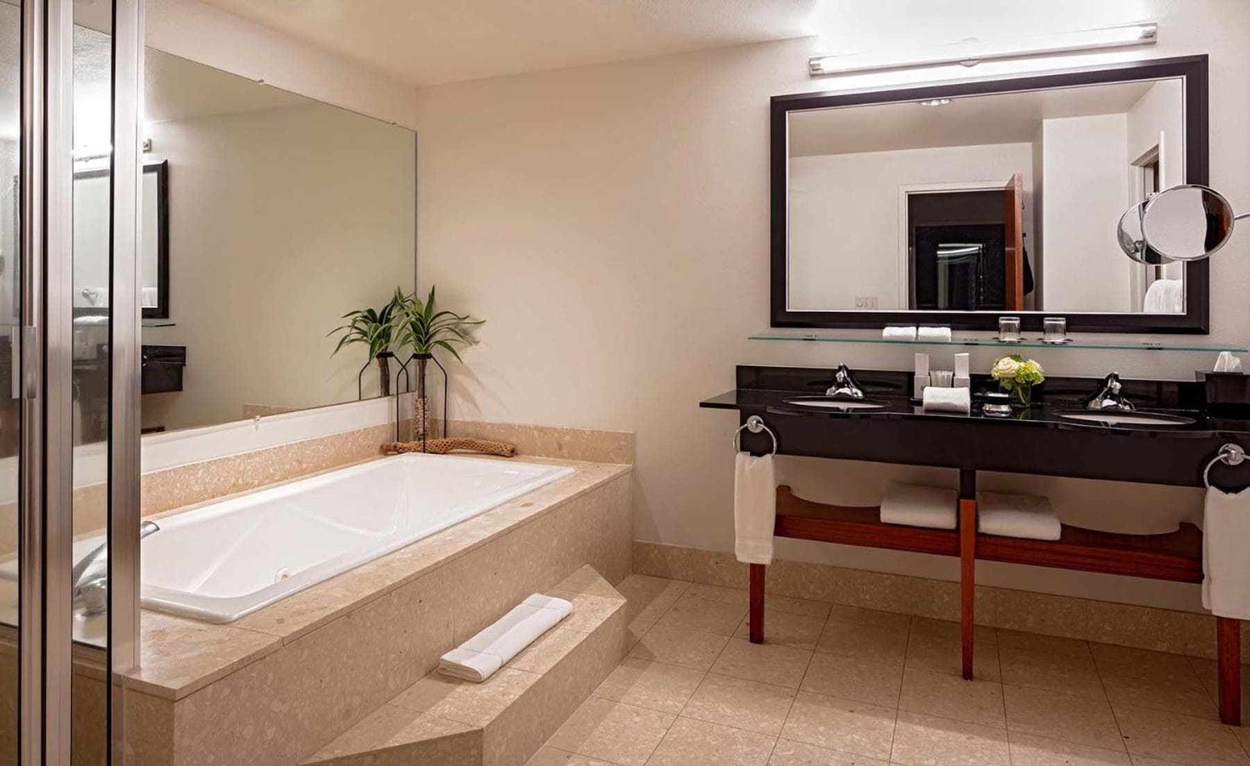 River's Edge Hotel Portland, Tapestry Collection by Hilton gallery photo in Portland, OR — image 47
