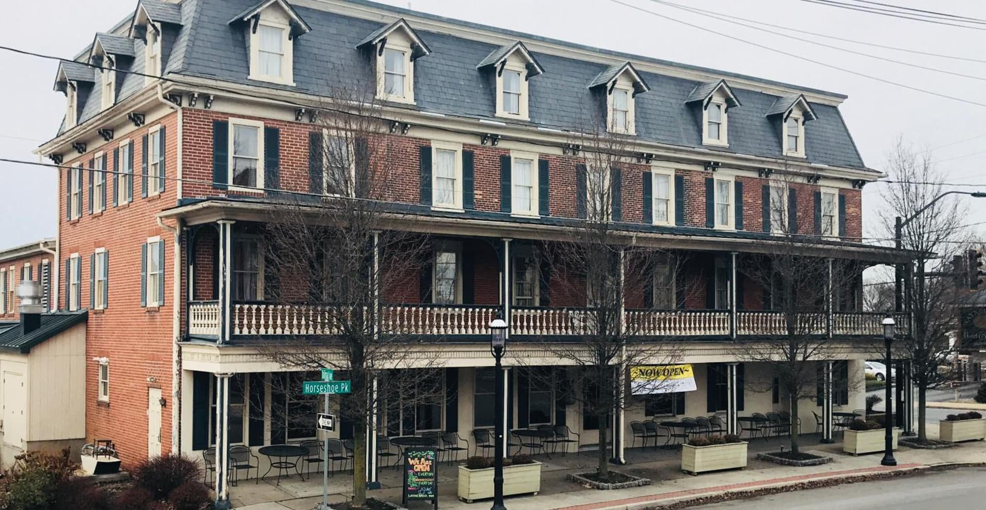 Waynebrook Inn interior in Honey Brook — gallery photo 2