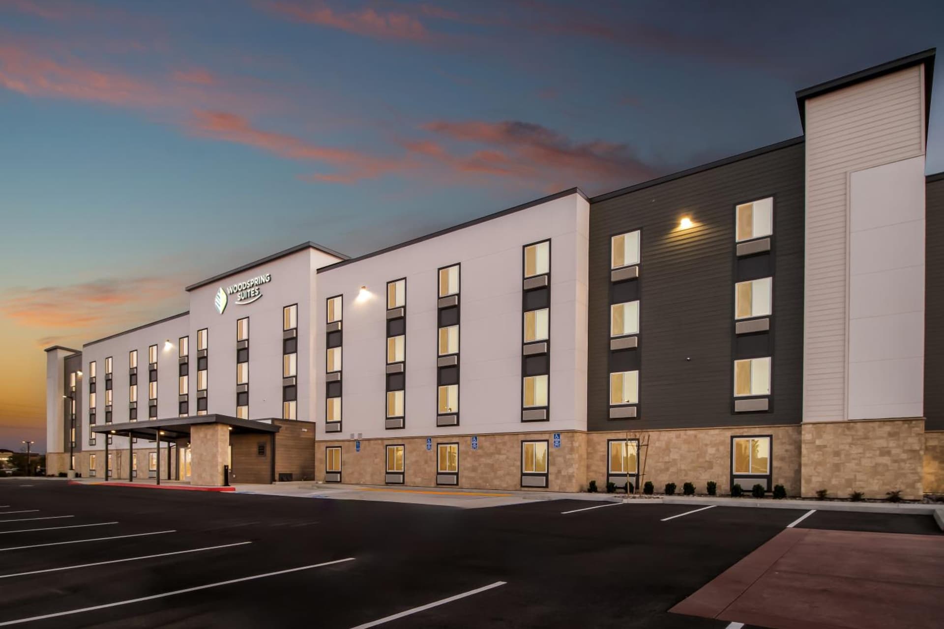 WoodSpring Suites Palmdale - Lancaster interior in Palmdale, CA — gallery photo 2