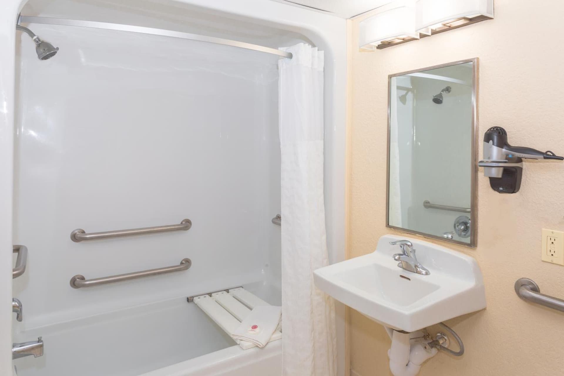 Baymont by Wyndham Bonita Springs gallery photo in Bonita Springs, FL — image 23