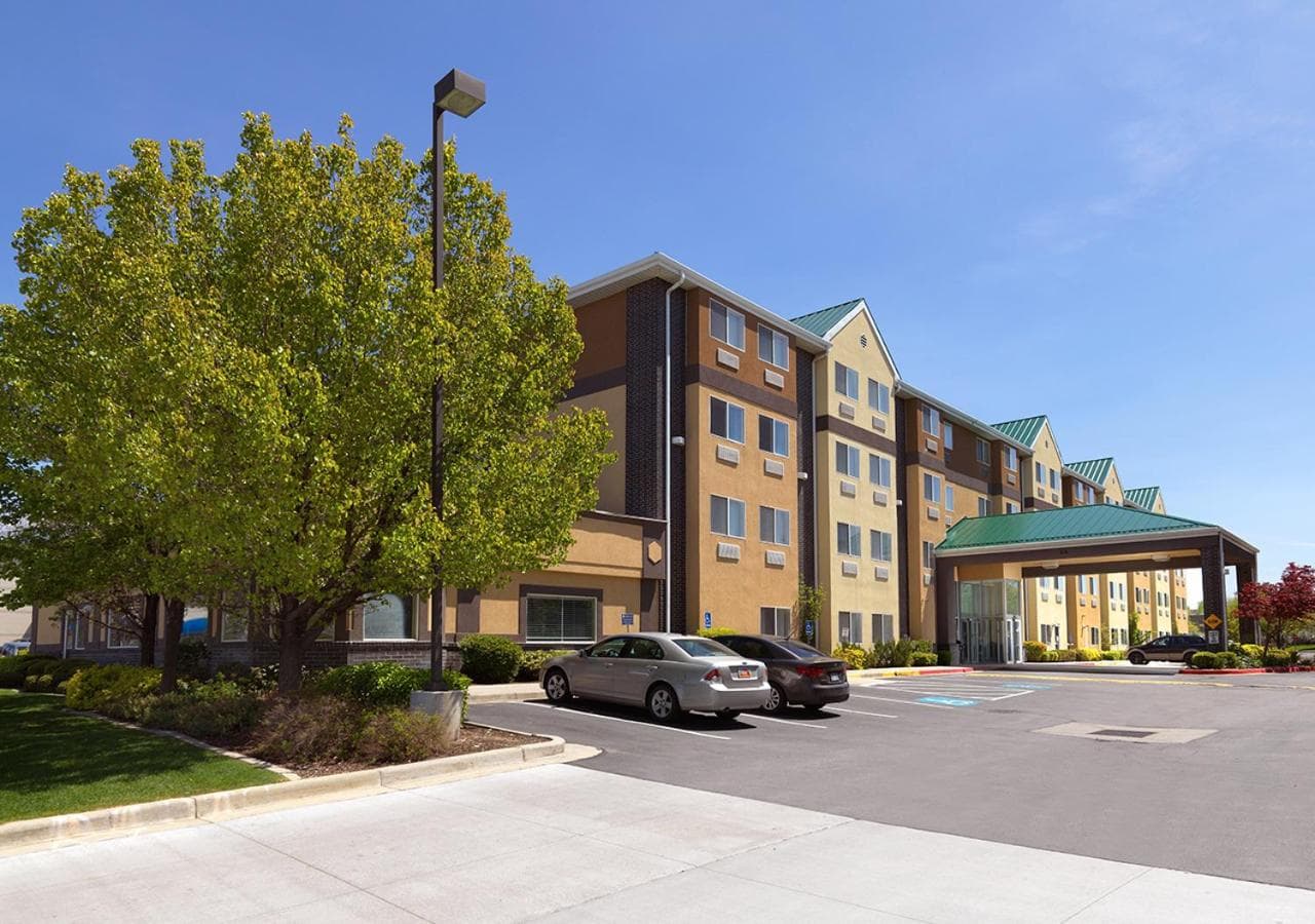 Crystal Inn Hotel & Suites - Midvalley interior in Murray, UT — gallery photo 2