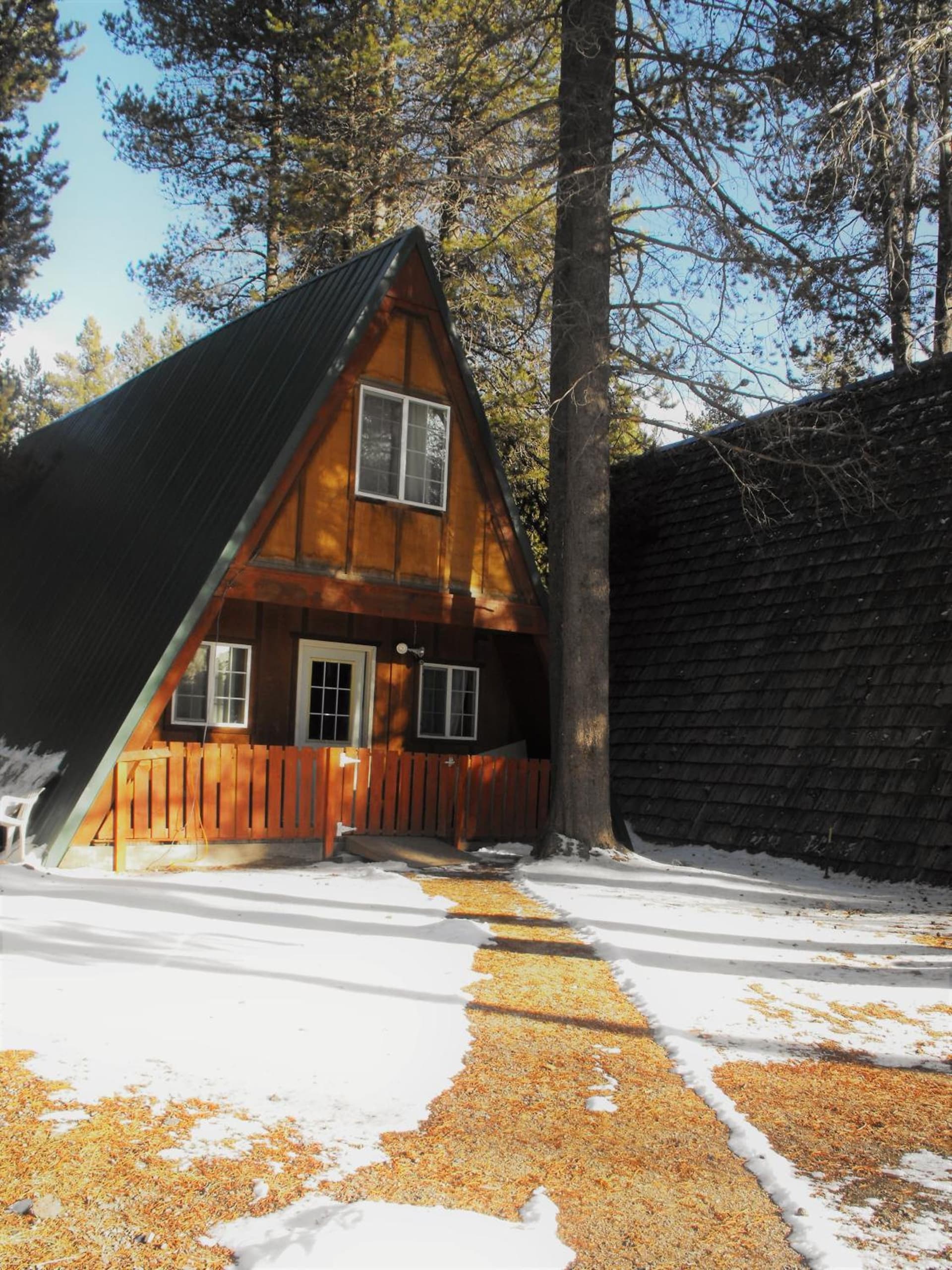 Eagle Crater Lake Inn interior in Chemult, OR — gallery photo 2