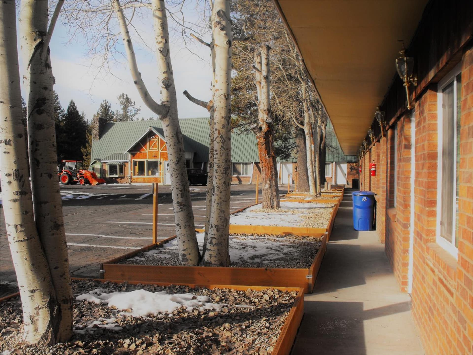 Eagle Crater Lake Inn property views in Chemult, OR — gallery photo 3