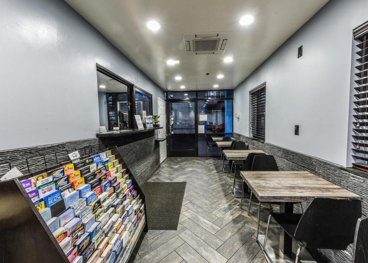 Hollywood Inn Express LAX interior in Inglewood, CA — gallery photo 2
