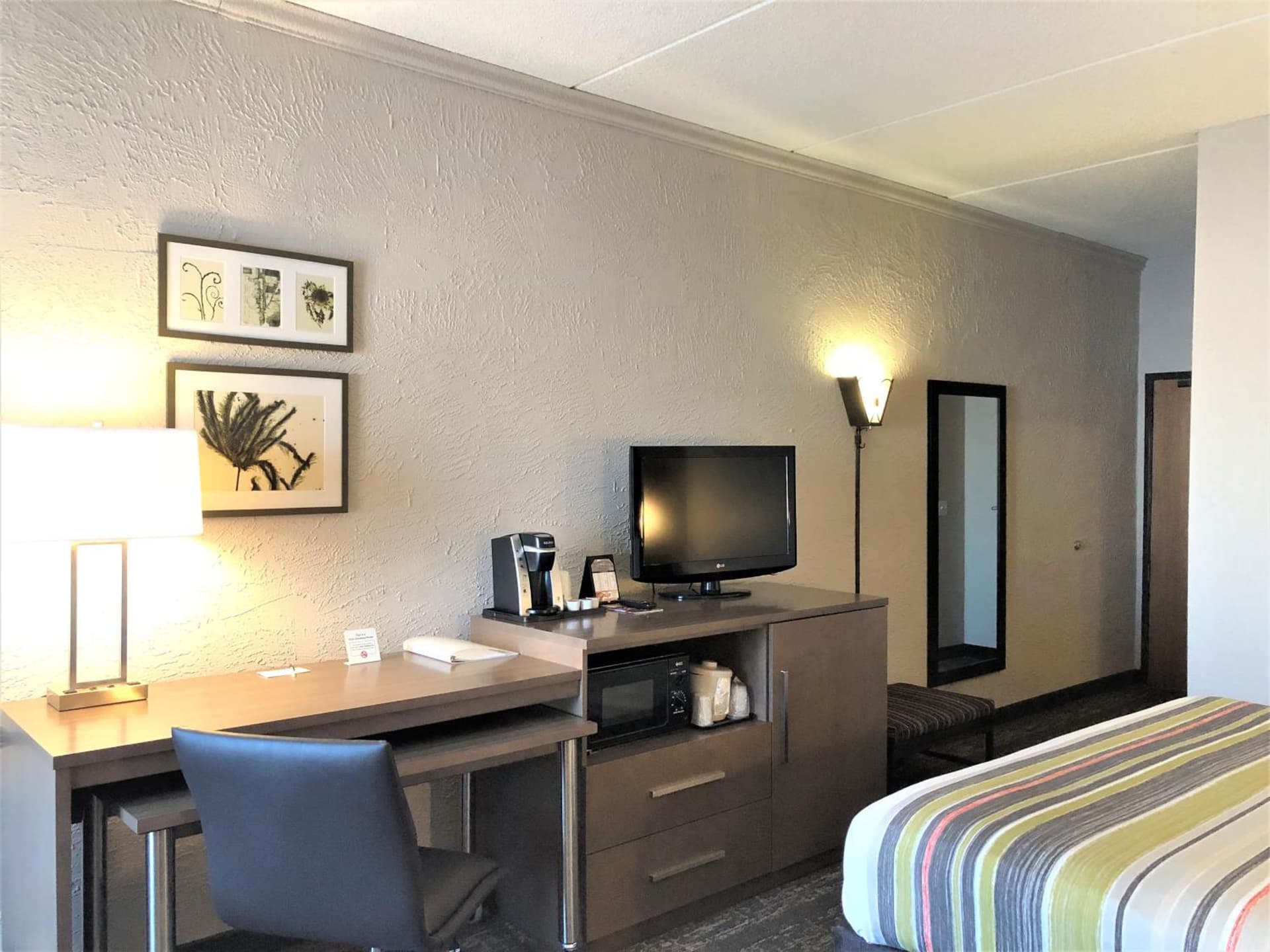 Country Inn & Suites by Radisson, Mt Pleasant-Racine West, WI gallery photo in Sturtevant, WI — image 20