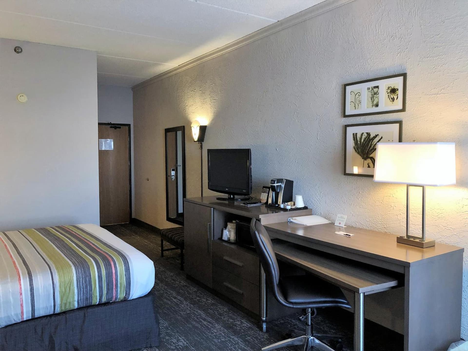 Country Inn & Suites by Radisson, Mt Pleasant-Racine West, WI gallery photo in Sturtevant, WI — image 14