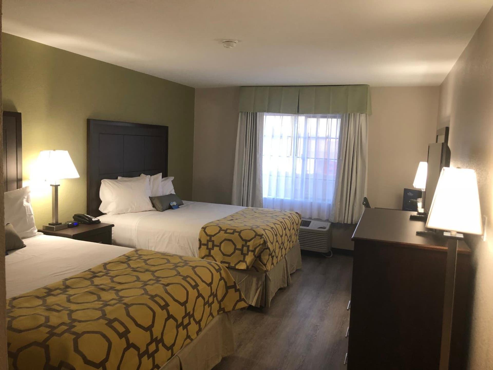 Baymont by Wyndham Phoenix I-10 near 51st Ave interior in Phoenix, AZ — gallery photo 2