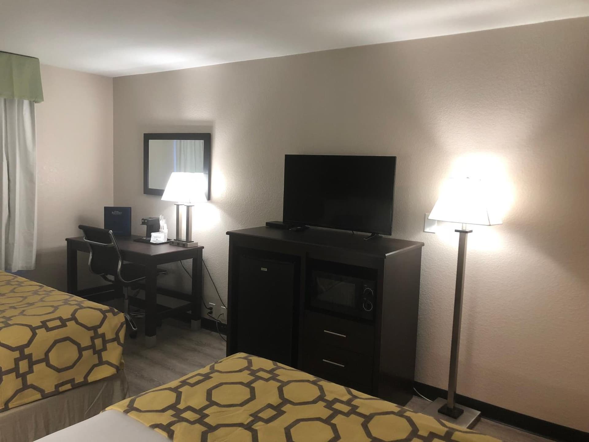 Baymont by Wyndham Phoenix I-10 near 51st Ave gallery photo in Phoenix, AZ — image 40