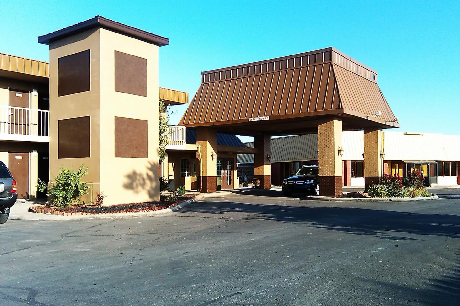 Magnuson Hotel Red Baron — hotel in Garden City, Kansas