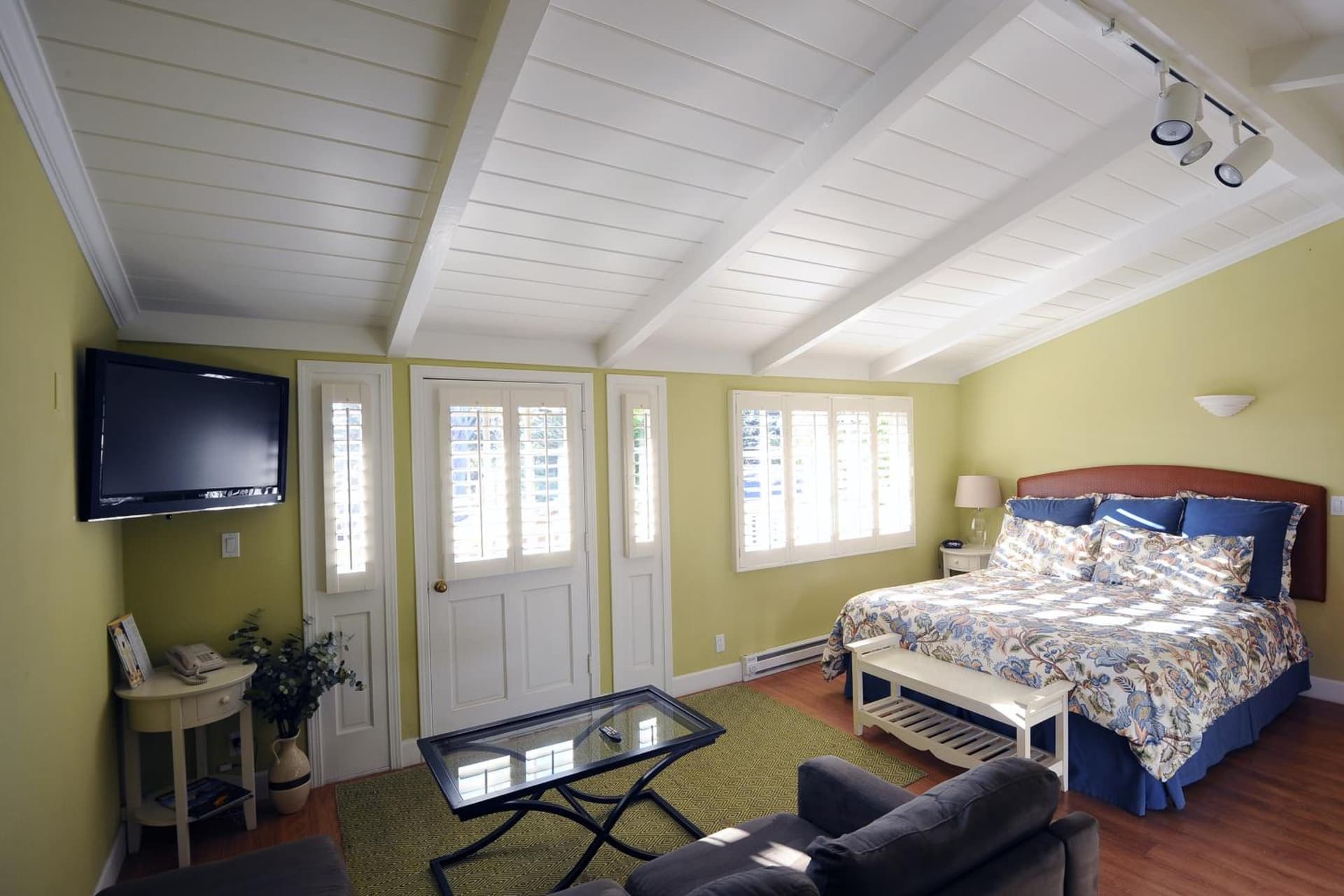 Sunset Inn Pacific Grove gallery photo in Pacific Grove, CA — image 17