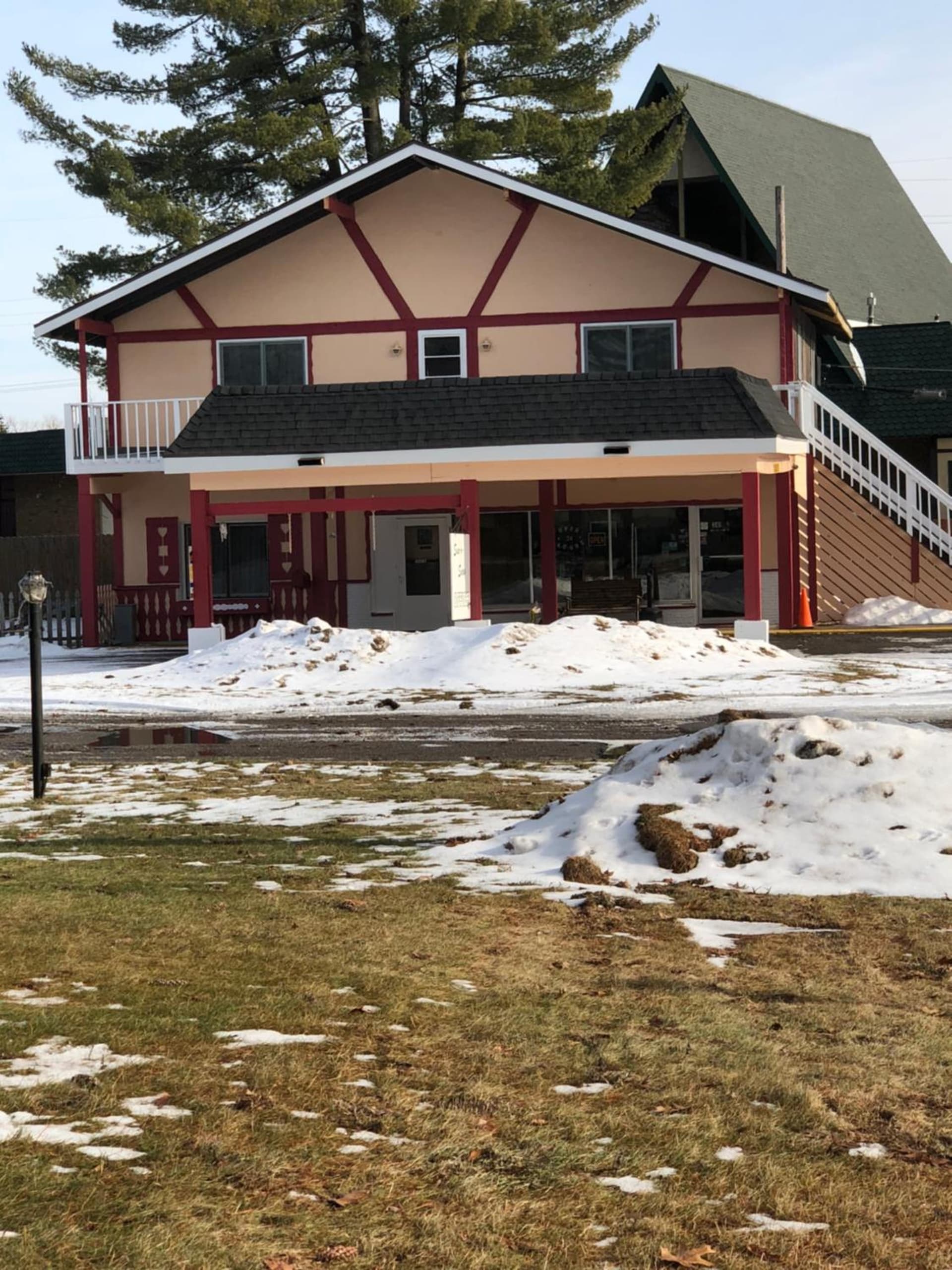 Sun N Snow Hotel featured exterior or lobby in Cadillac, MI — similar hotel
